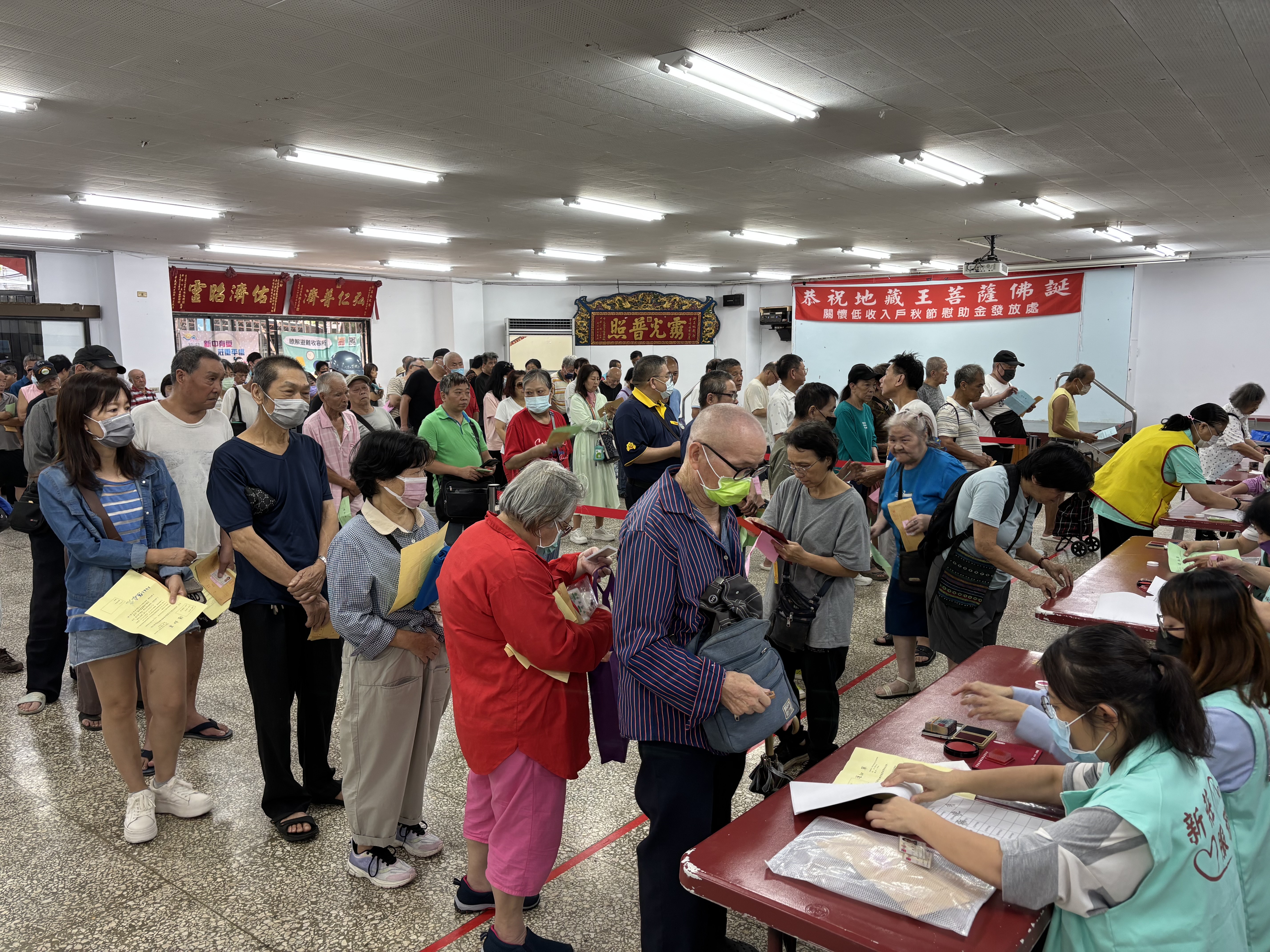 中秋節關懷弱勢活動發放情形