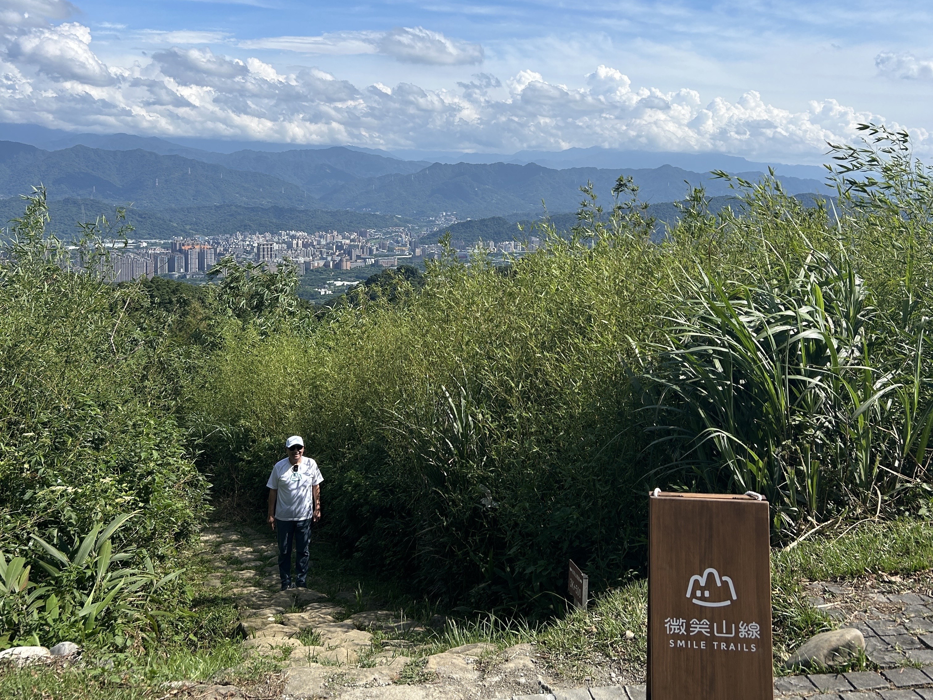  「微笑山線大縱走尋寶集章任務」串聯多條步道，邀民眾邊健行邊集章。