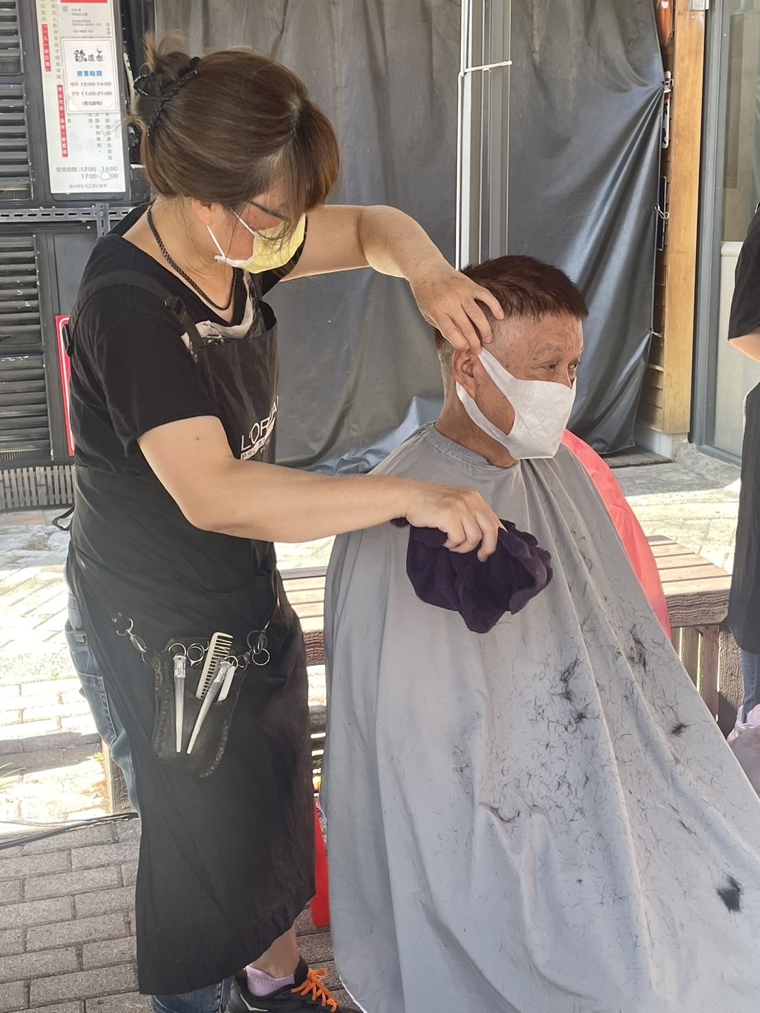 活動現場提供義剪服務。