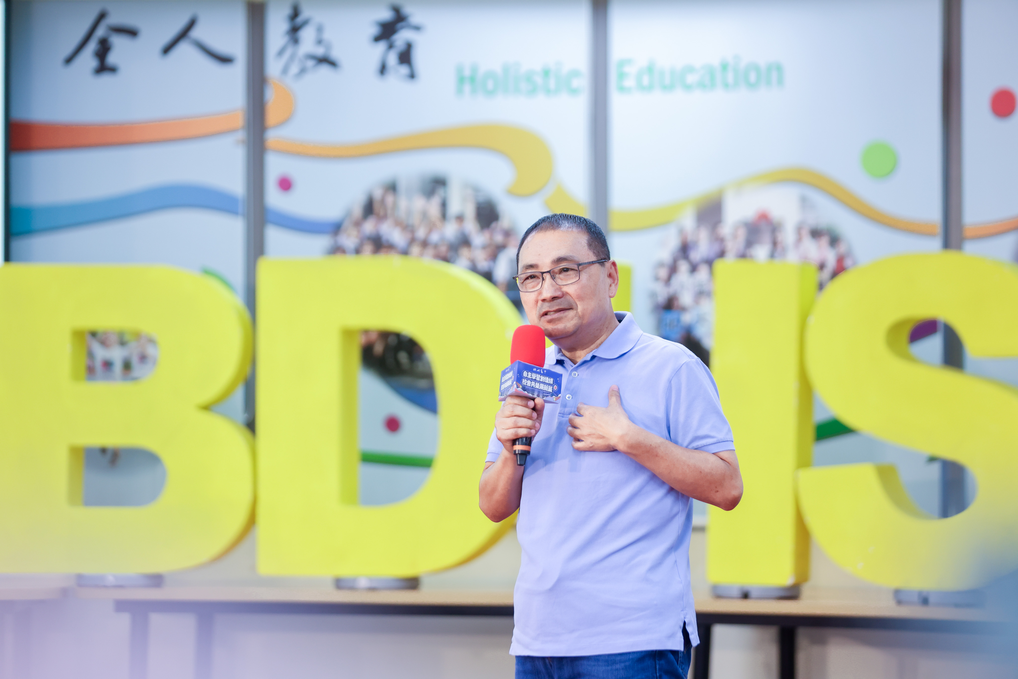 市長侯友宜今(3)日前往北大高中觀摩學生自主學習成果分享，同時宣布投入7.2億元經費啟動「北大高中二期多功能教學大樓」工程，打造學生自主學習、創新實作的學習場域，同時與社區共享的多功能空間。