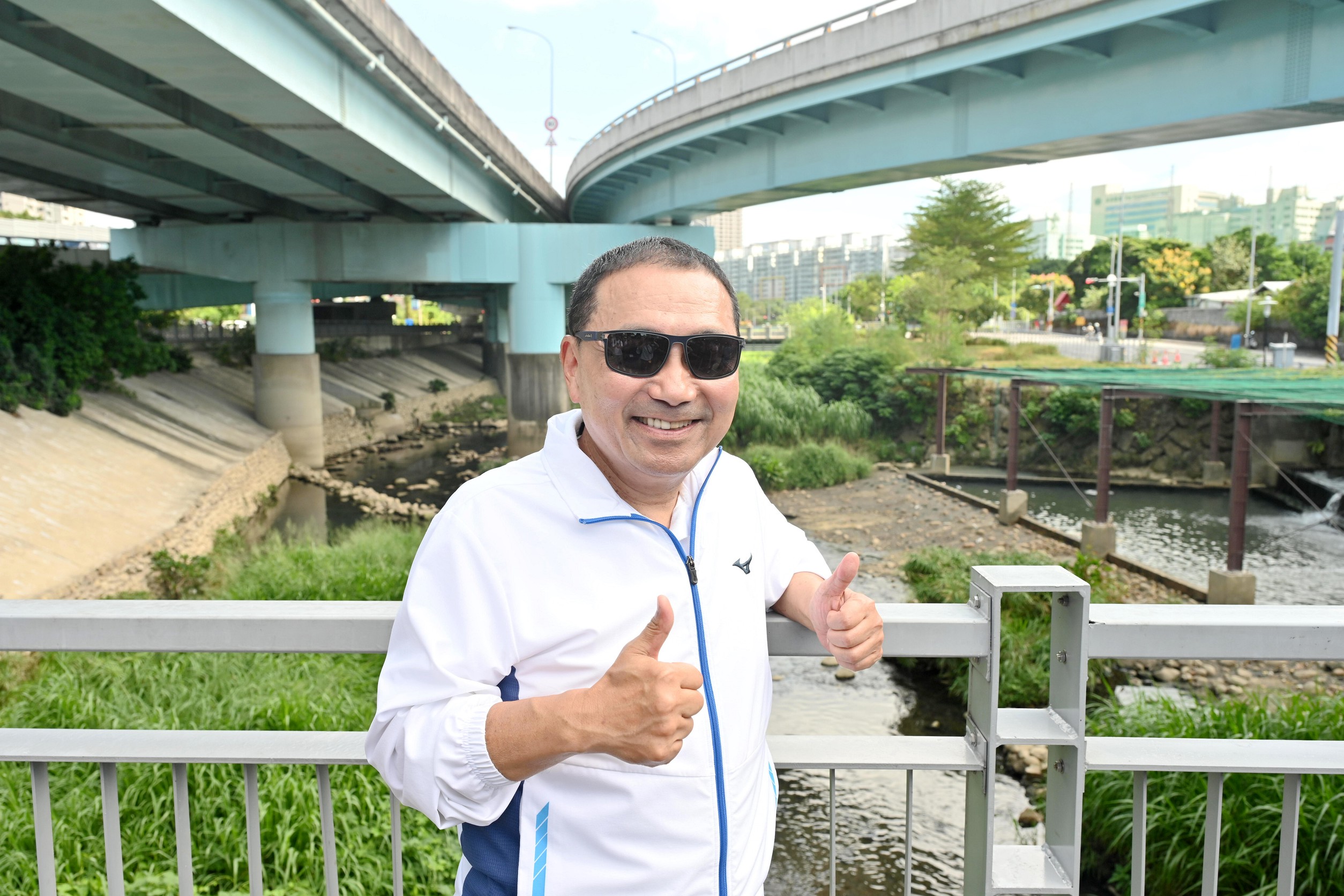 「湳仔溝翻轉了」，侯友宜說，湳仔溝從髒、亂、臭轉變為河川整治的最佳典範，今年更獲納入「世界河川日」的國際活動案例，不僅是新北市的光榮，更讓國際看見新北對水環境的重視。
