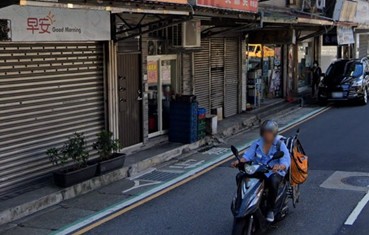 圖片2停放於標線型人行道阻擋行人通行動線