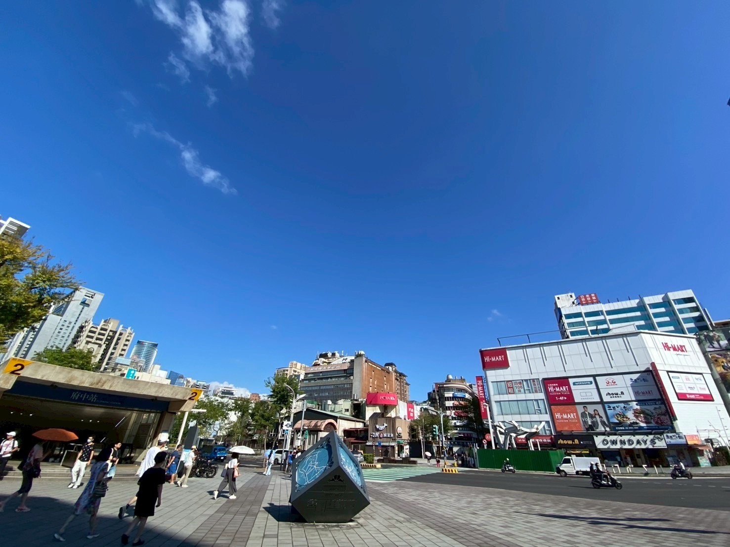府中遊龍陸橋歷時將近一個月的拆除工程，已全面拆完正式功成身退，天際視野更開闊，提升市容景觀。
