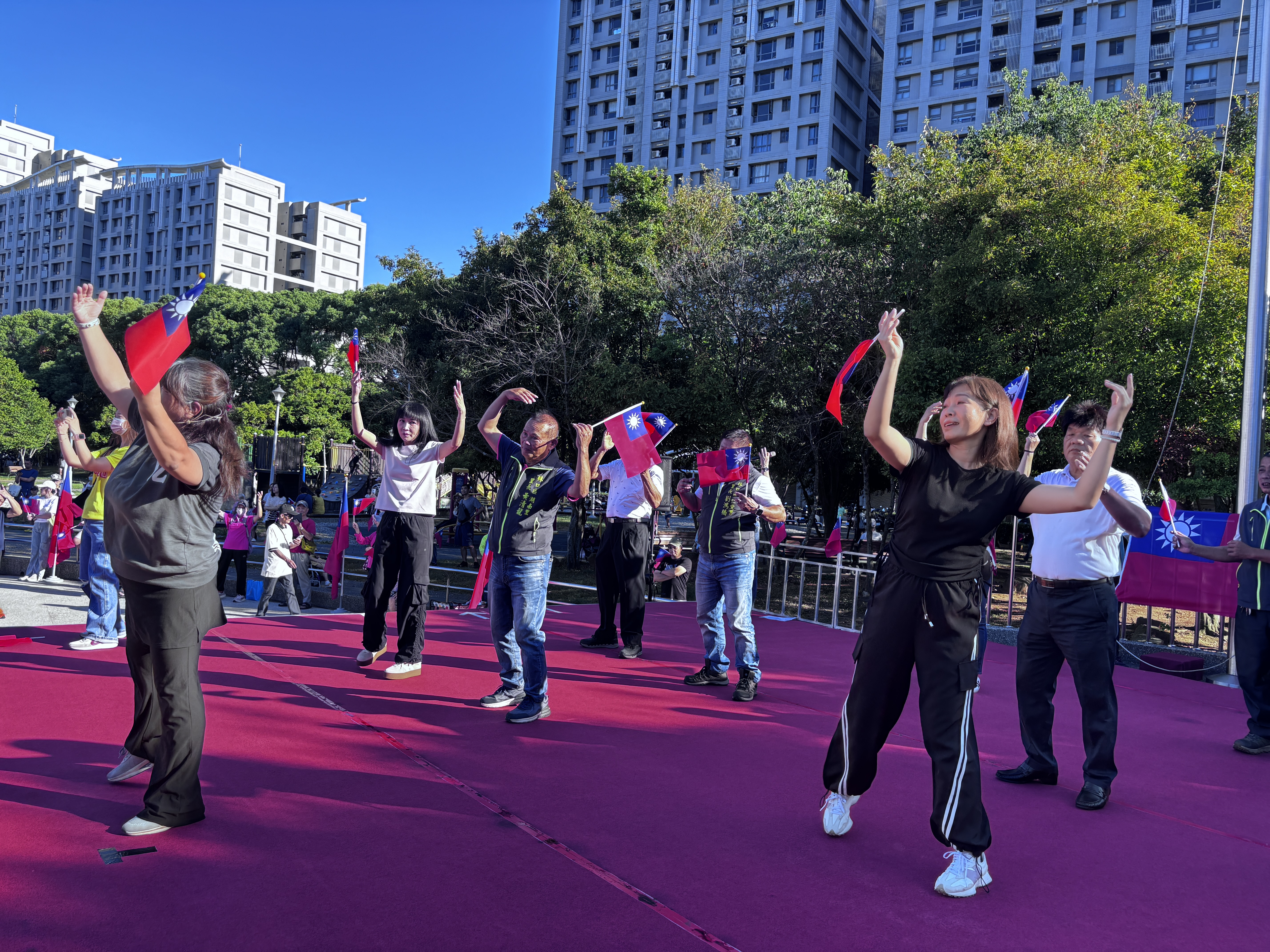 03.林口國慶升旗典禮不畏酷夏邀請民眾來3段熱情歌曲帶動唱