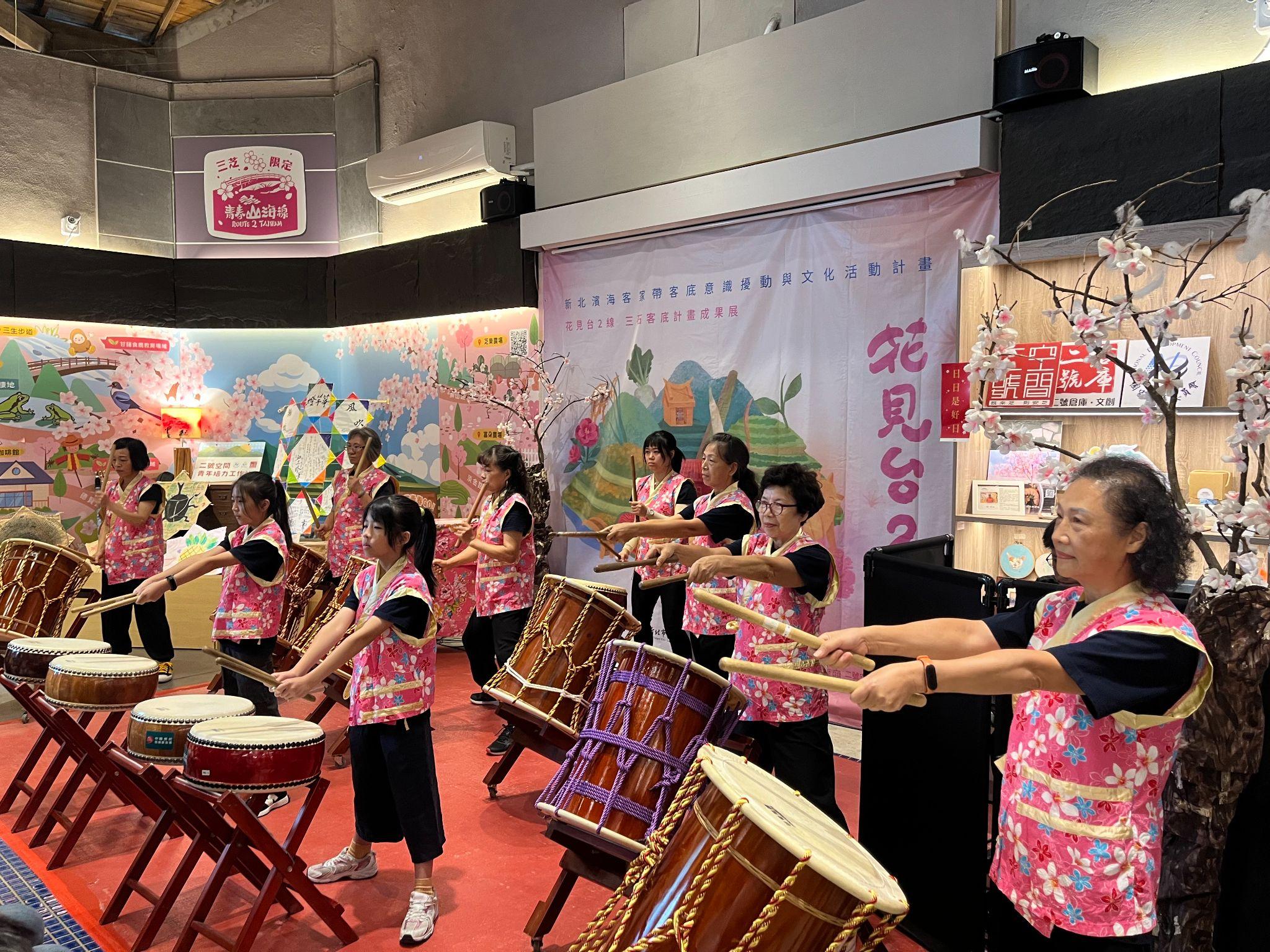 4.由三芝與石門在地客家傳統協會帶來太鼓開場表演