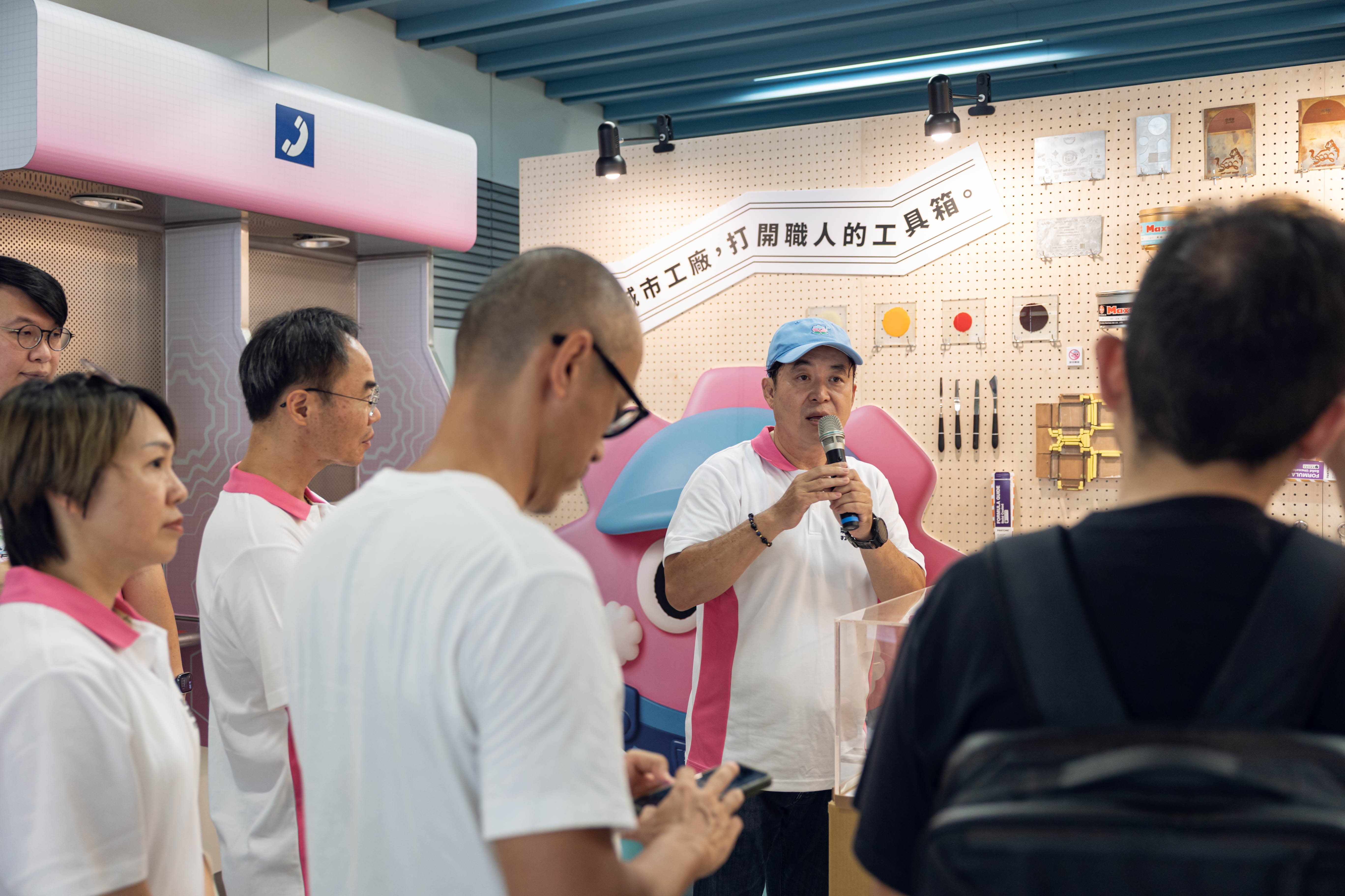 「2025新北製造：打開城市工廠」突破傳統展覽形式，分別在捷運中原站及環狀線列車打造微型展覽。