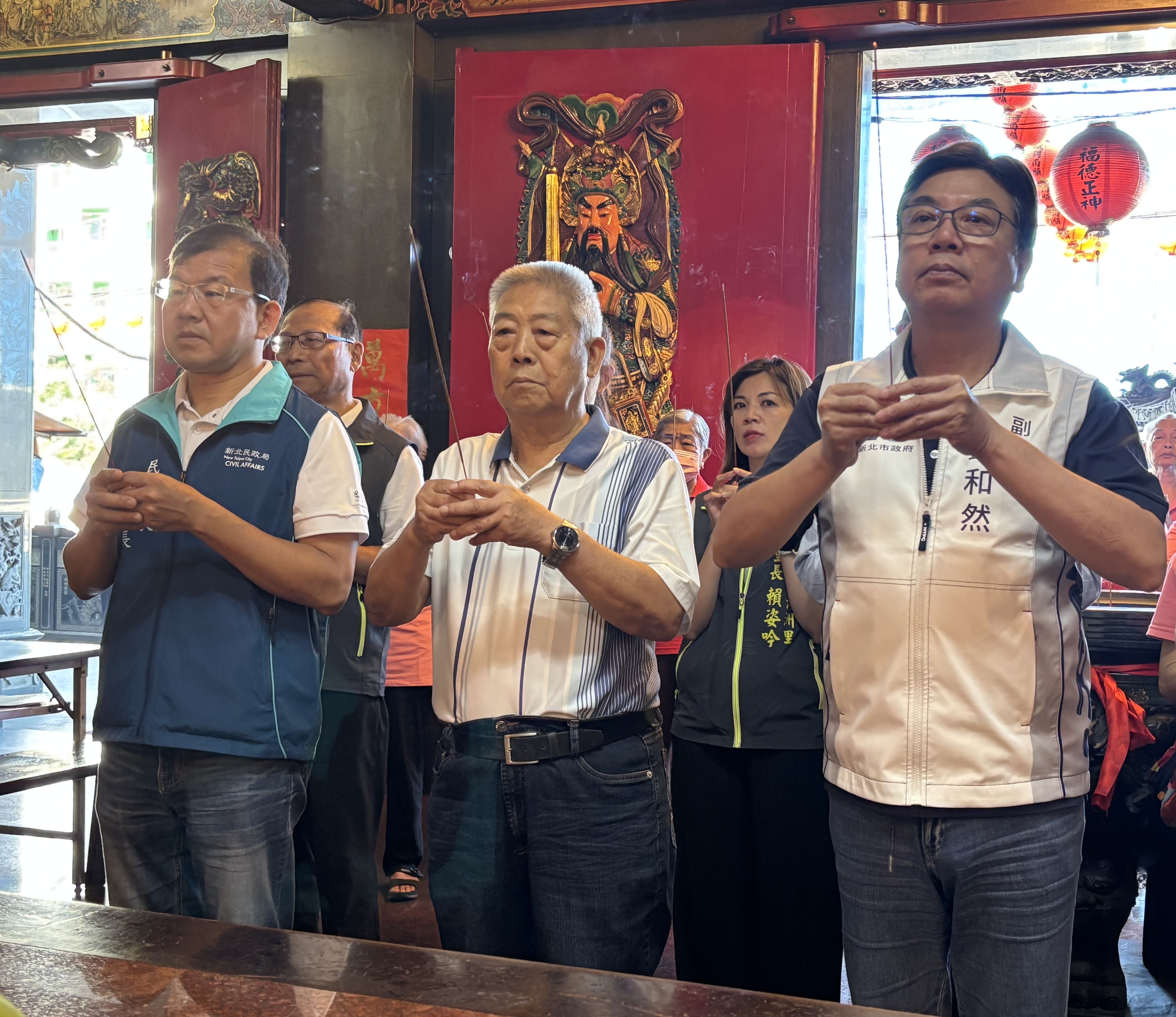 新北市副市長劉和然今（14）日上午前往板橋「浮洲福德宮」參拜祈福，祈求新北市政順利推行。