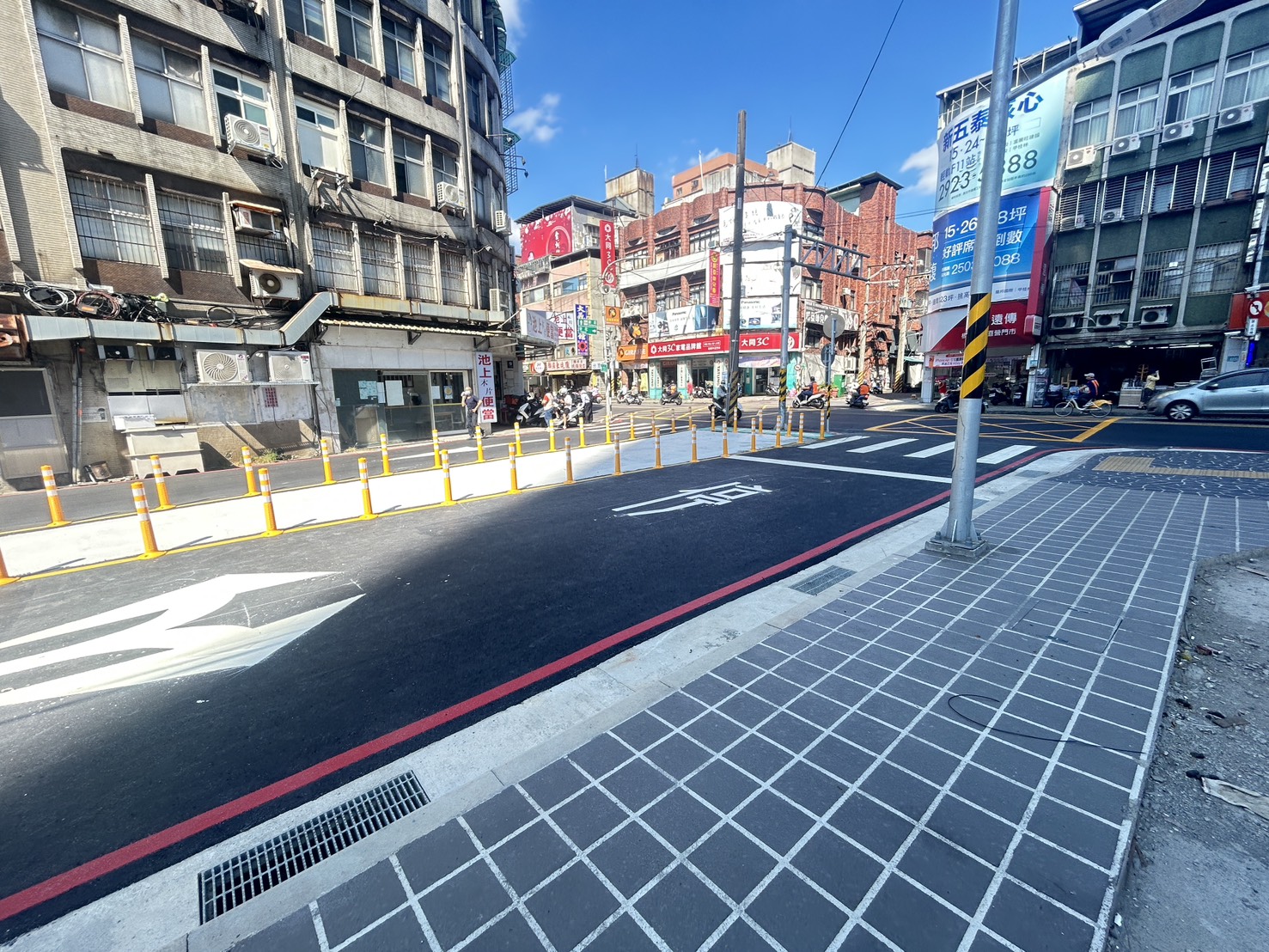 5.路口增設行穿線與標線型人行道，增設實體人行道，提升該區域人行安全