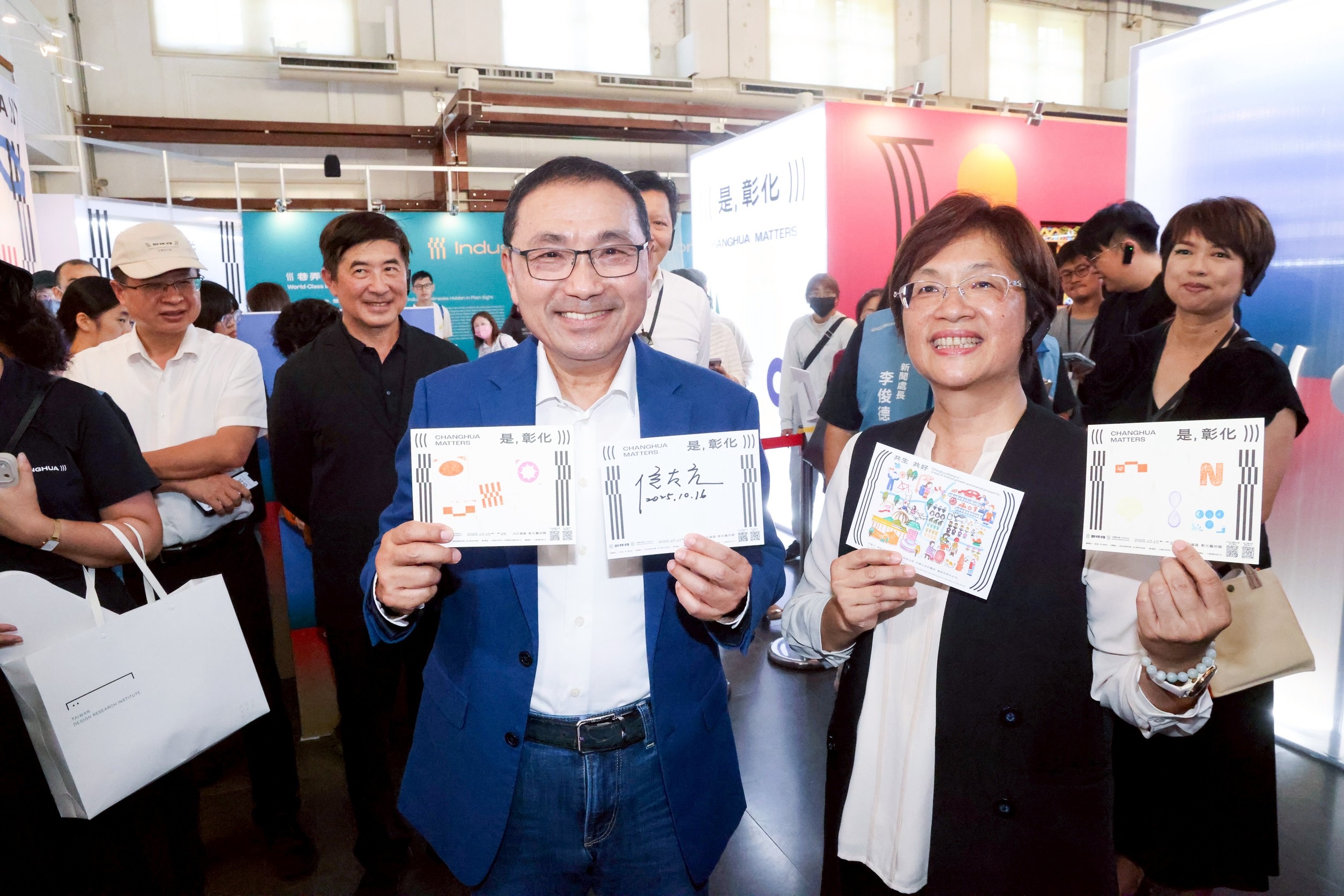 侯友宜在彰化縣長王惠美的陪同下，走訪彰化縣立圖書館、彰化藝術館及彰化縣立美術館，參觀彰化展區的「總行」、「製造行」、「升級行」、「跨界行」與「願景行」。