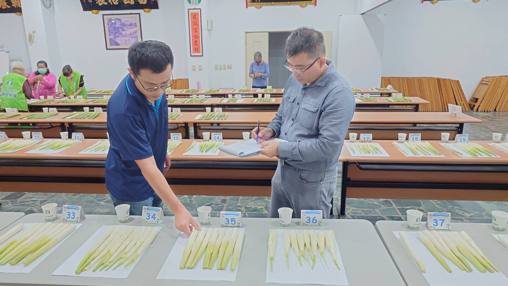 10月22日舉辦茭白筍評鑑會邀請專家學者進行評比(資料照)