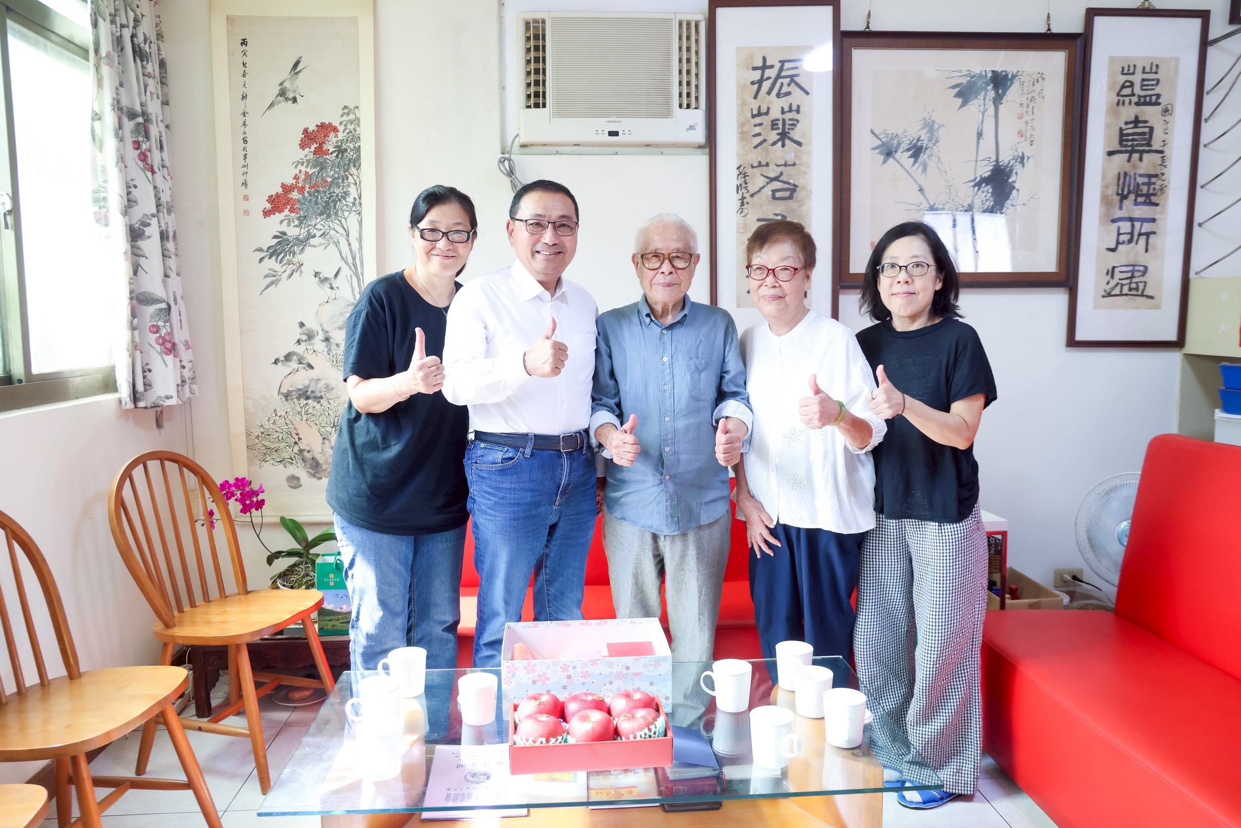 重陽節將到來，侯友宜祝福沈伯伯、沈奶奶健康快樂。
