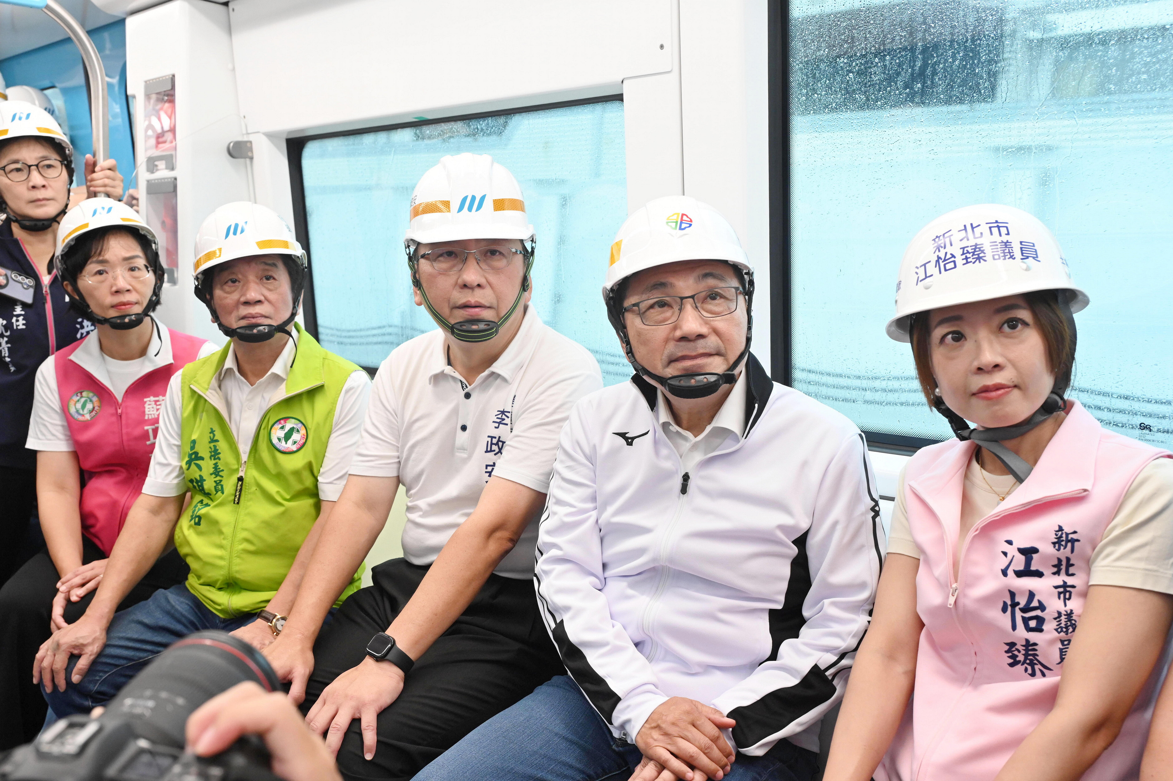 侯友宜搭乘列車關心全線動態測試情況