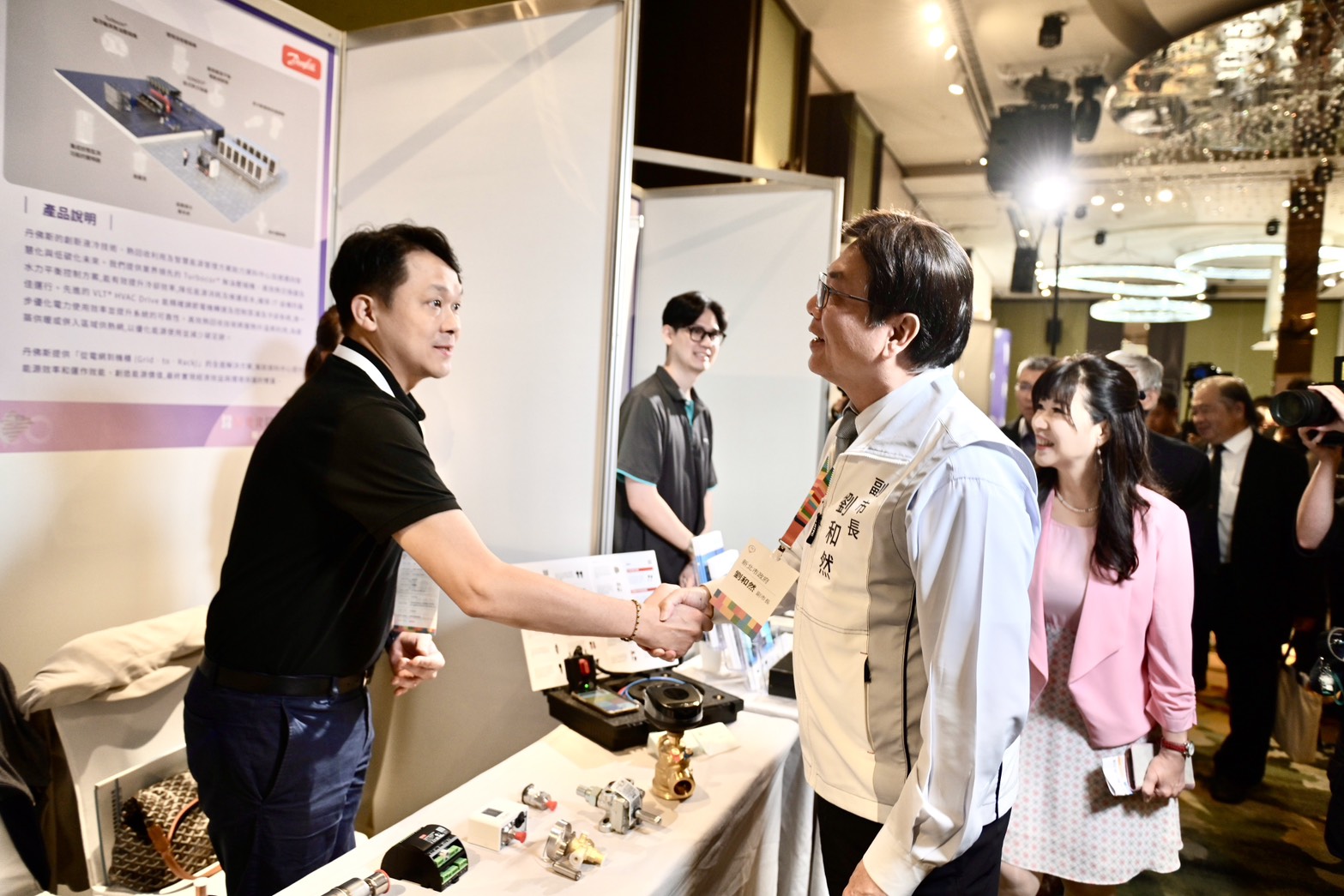 今(114)年度四市透過舉辦多場培力課程，已吸引超過1200家企業參與，完成8300家次能源查核及減碳輔導，並協助爭取資源實質支持企業導入節能減碳與再生能源設施