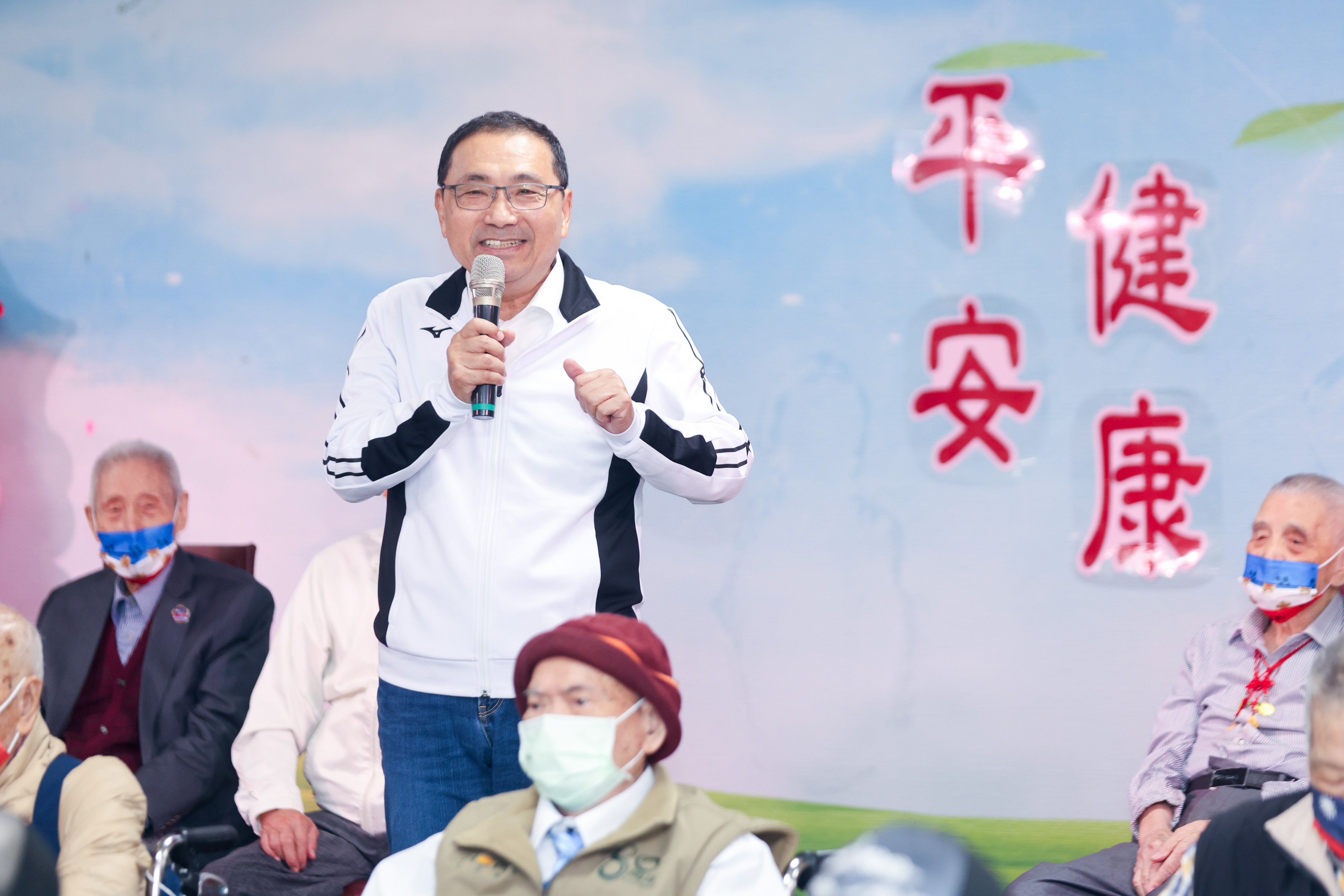 侯友宜今（21）日前往板橋榮譽國民之家與長者及百歲人瑞共同歡慶重陽節