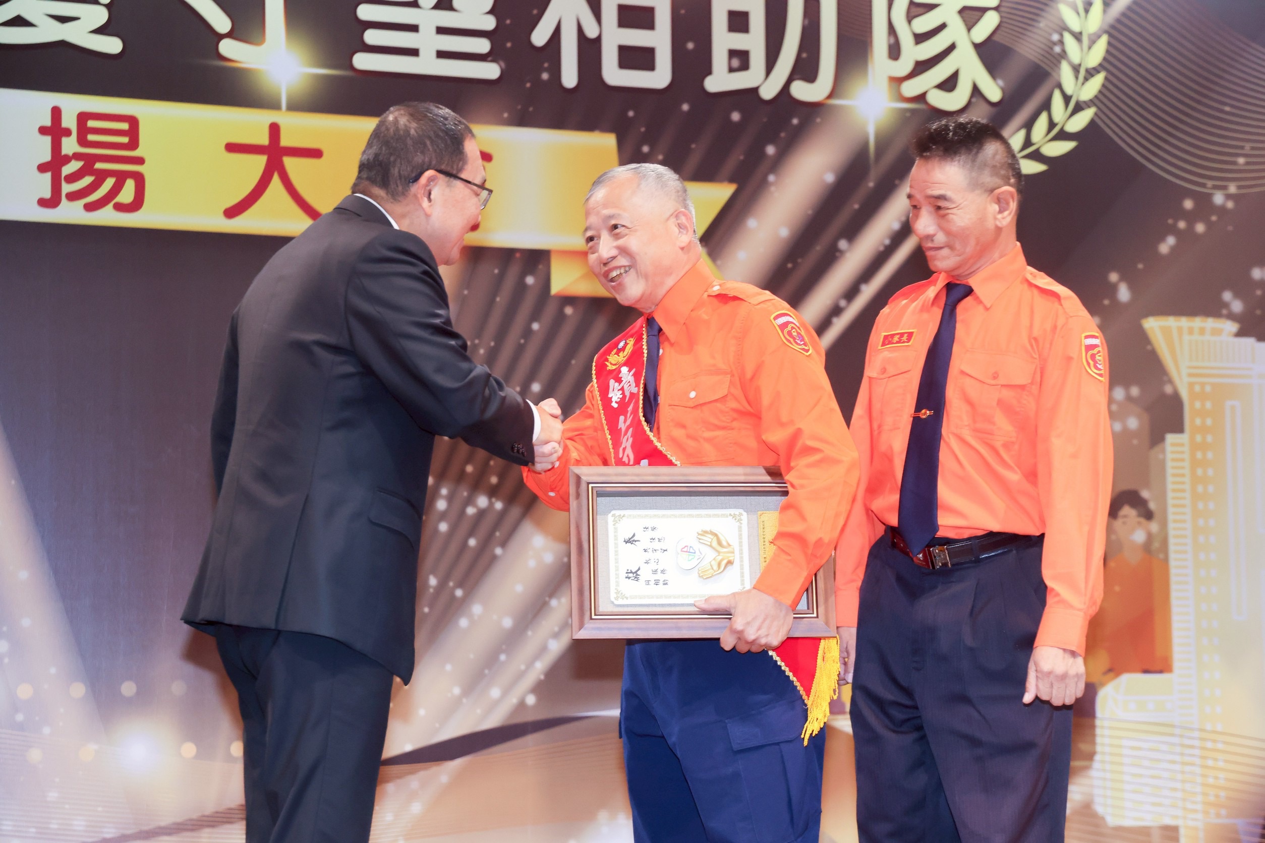 侯友宜說，表揚不侷限特定時間，警察同仁應隨時鼓勵守望相助隊，並給予協助，讓善的力量形成正向循環。