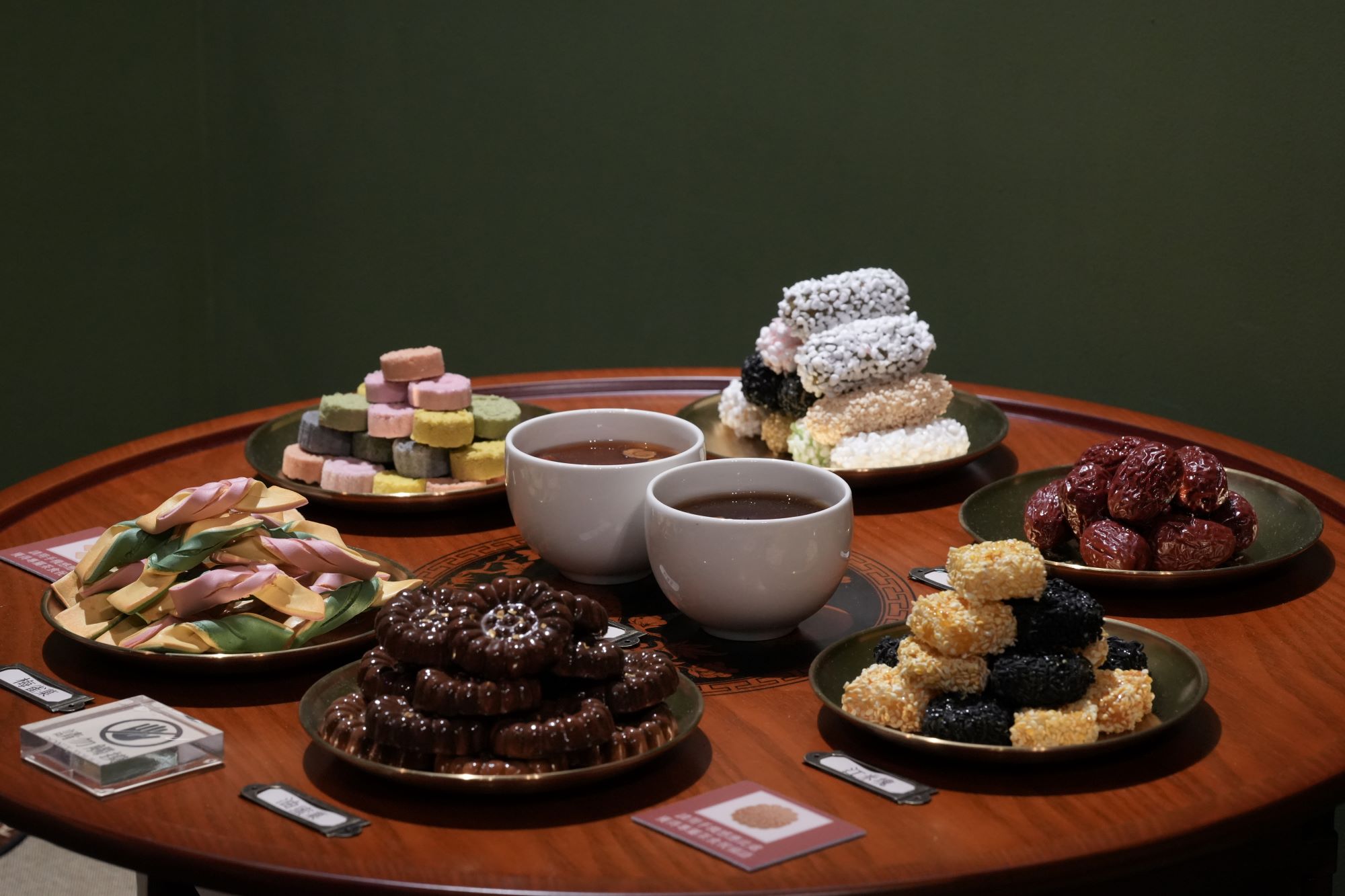 「烹茶煨鴨腳」茶食文化特展深入介紹最早發展飲茶文化的東亞地區，包括韓國等地的特色茶食文化