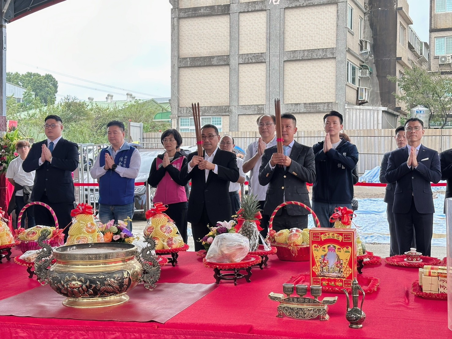 團隊祈求永吉公園捷開案工程順利