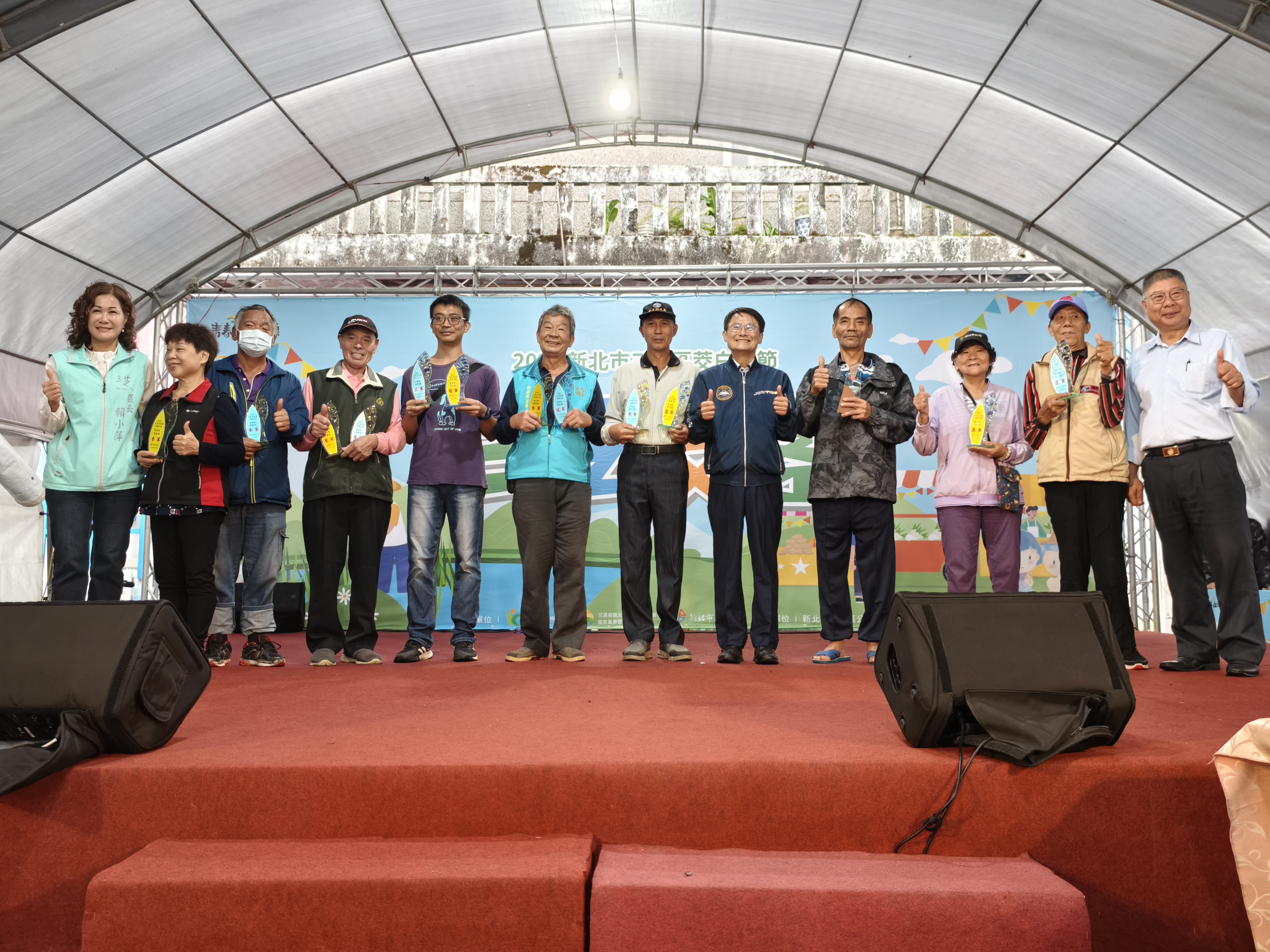今日活動現場由陳純敬副市長為評鑑會得獎的農友們頒獎，感謝他們辛勤耕耘，讓民眾能採買到最鮮甜嬌嫩又營養的茭白筍