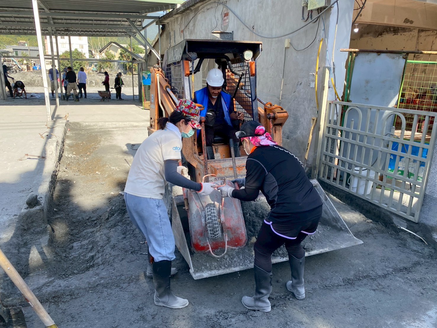 新北水利團隊全力投入，為災區的環境清理復原工作提供最有力的支援