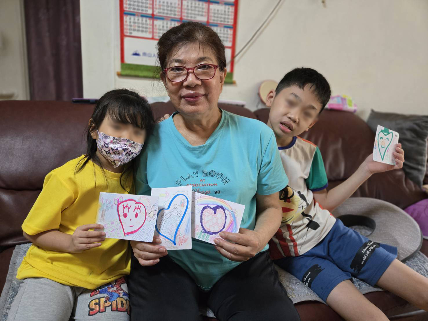  蔡碧桃27年來照顧過29位小孩