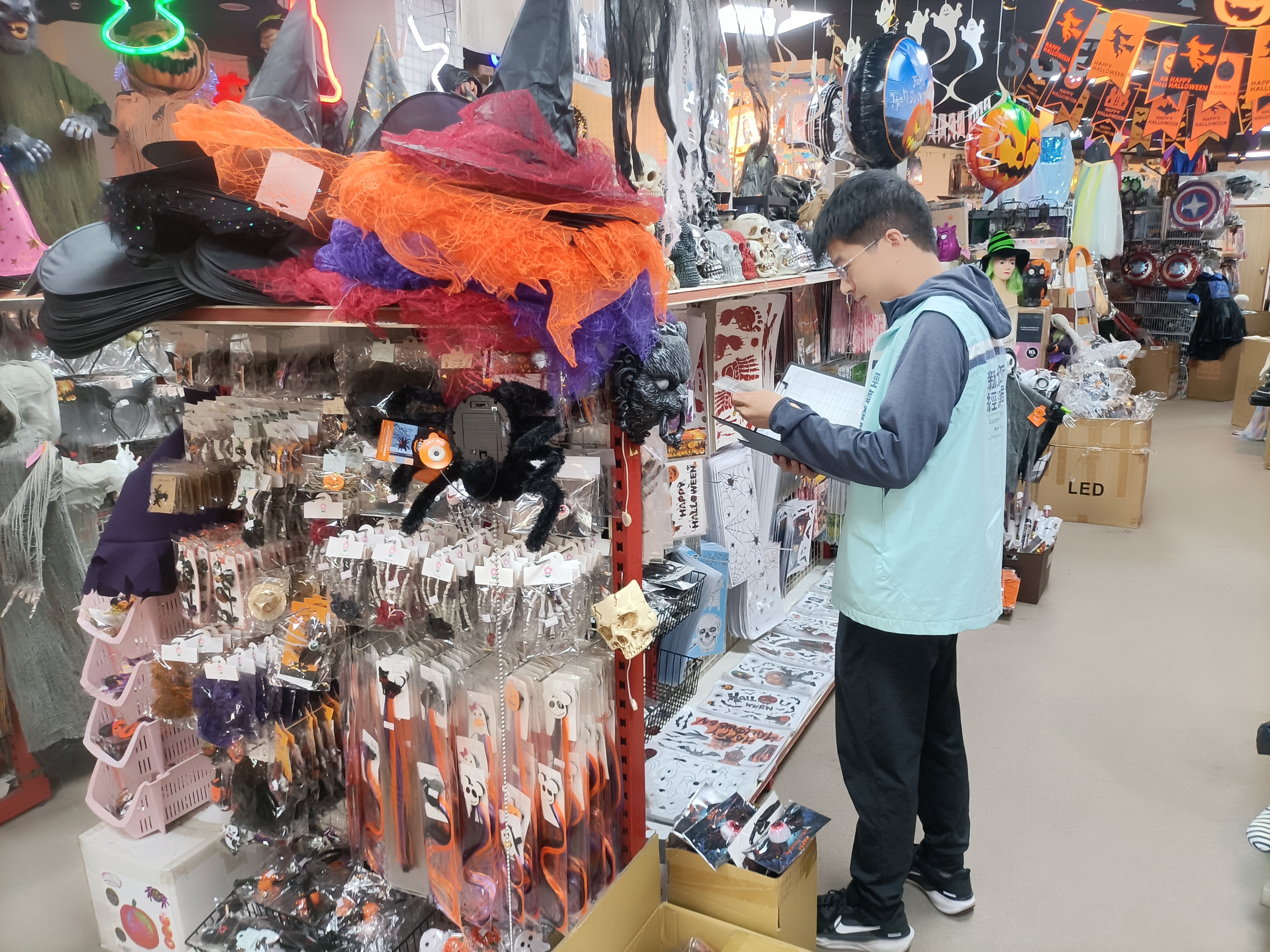 新北市經發局特別針對轄內商家辦理萬聖節商品專案抽查，讓市民朋友安心購買有保障