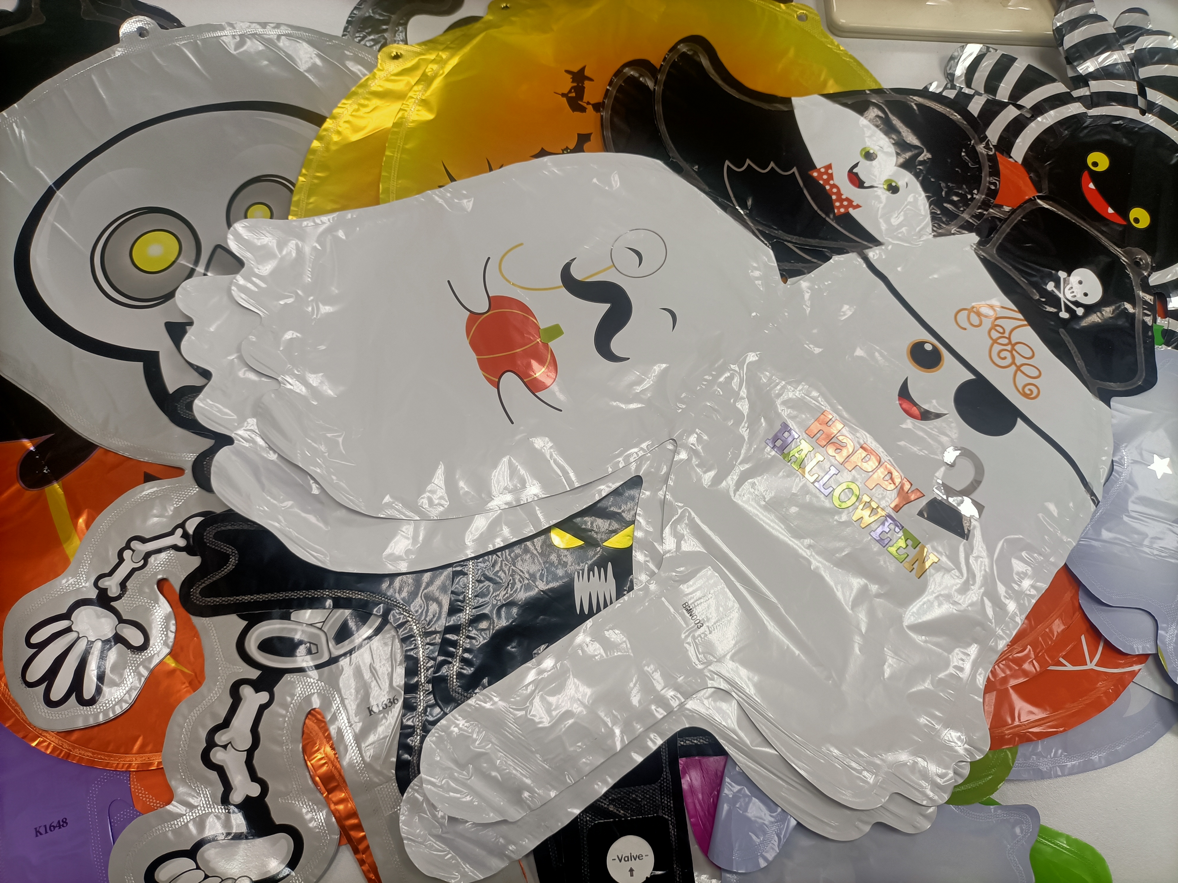 氣球，未標示「商品名稱、製造商或進口商 (名稱、地址、電話)、原產地、主要成份或材料、適用之年齡、使用方法或注意事項、警告標示」等資訊