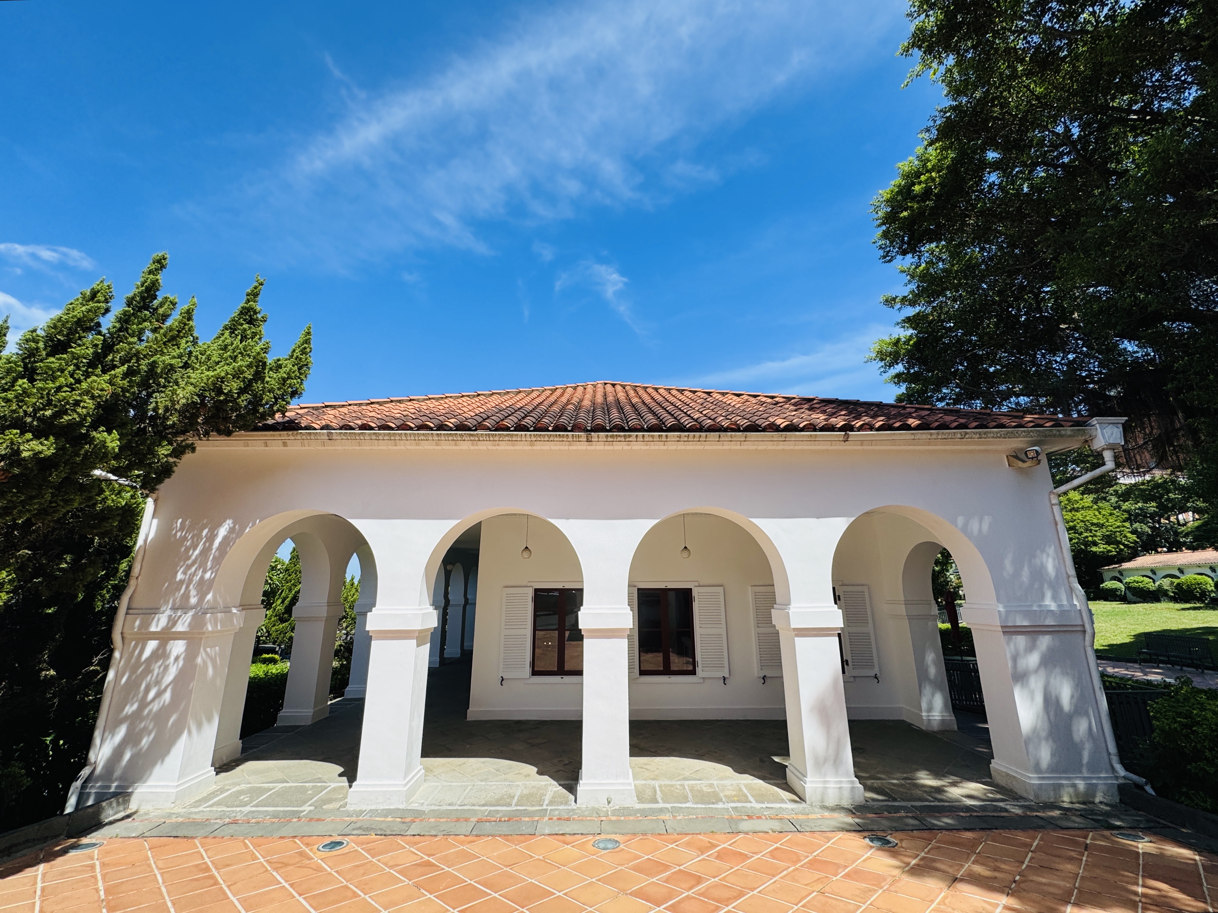 淡古與馬偕紀念醫院將於10/31在小白宮共同舉辦「動物輔療成果發表會」，將捷金鬱金香酒店率先響應活動，支持推廣失智友善環境。