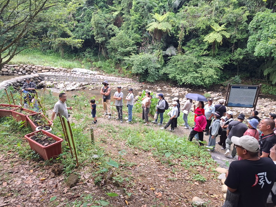 平溪區紫東社區發展協會(社區組特優)透過復育艷紅鹿子百合、螢火蟲，逐步實踐環境永續