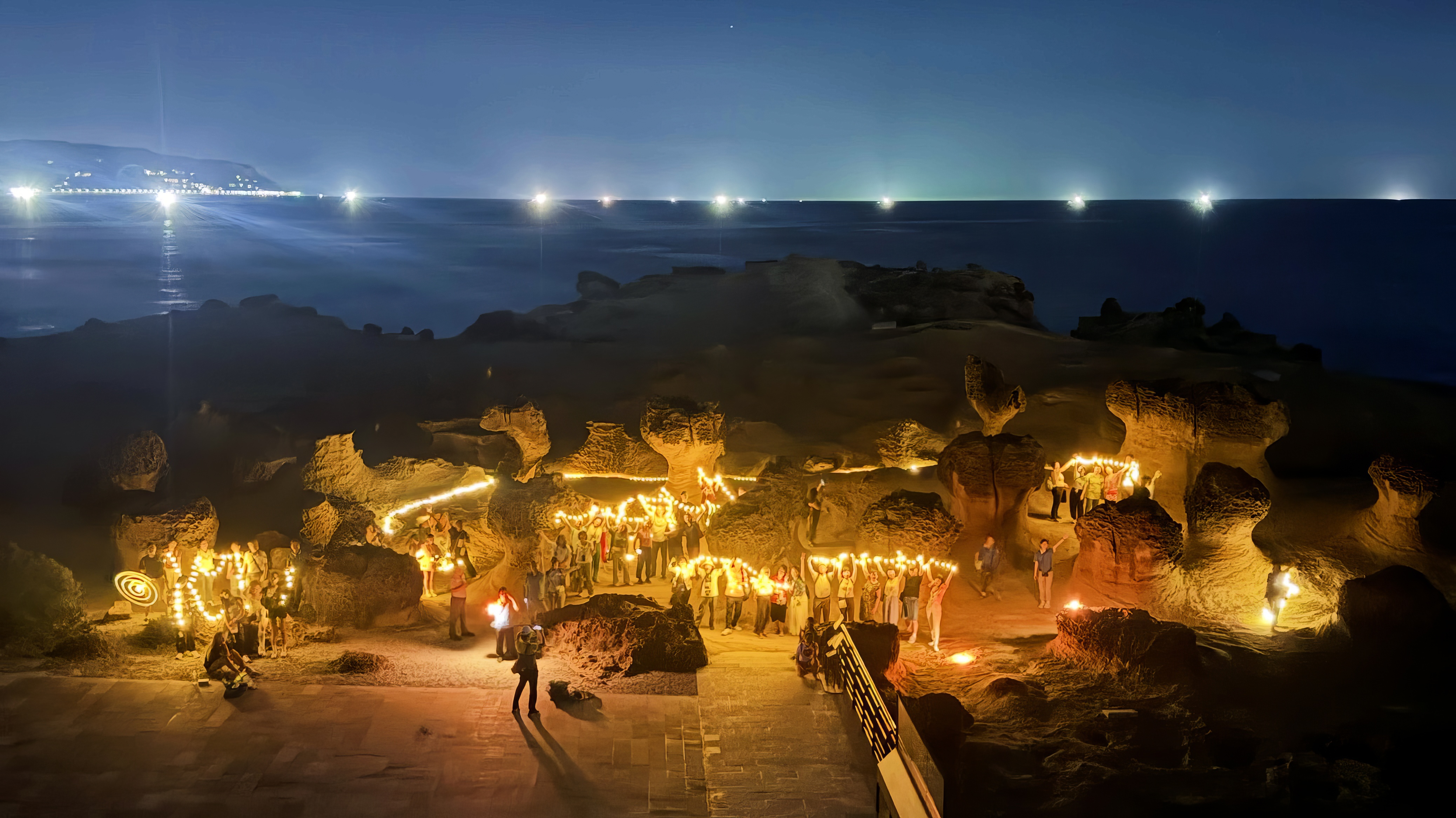 新空間國際股份有限公司(民營事業組特優)，開發暗空體驗活動「聽說野柳」，透過低碳夜間旅遊讓參與者在自然黑暗中感受野柳生態