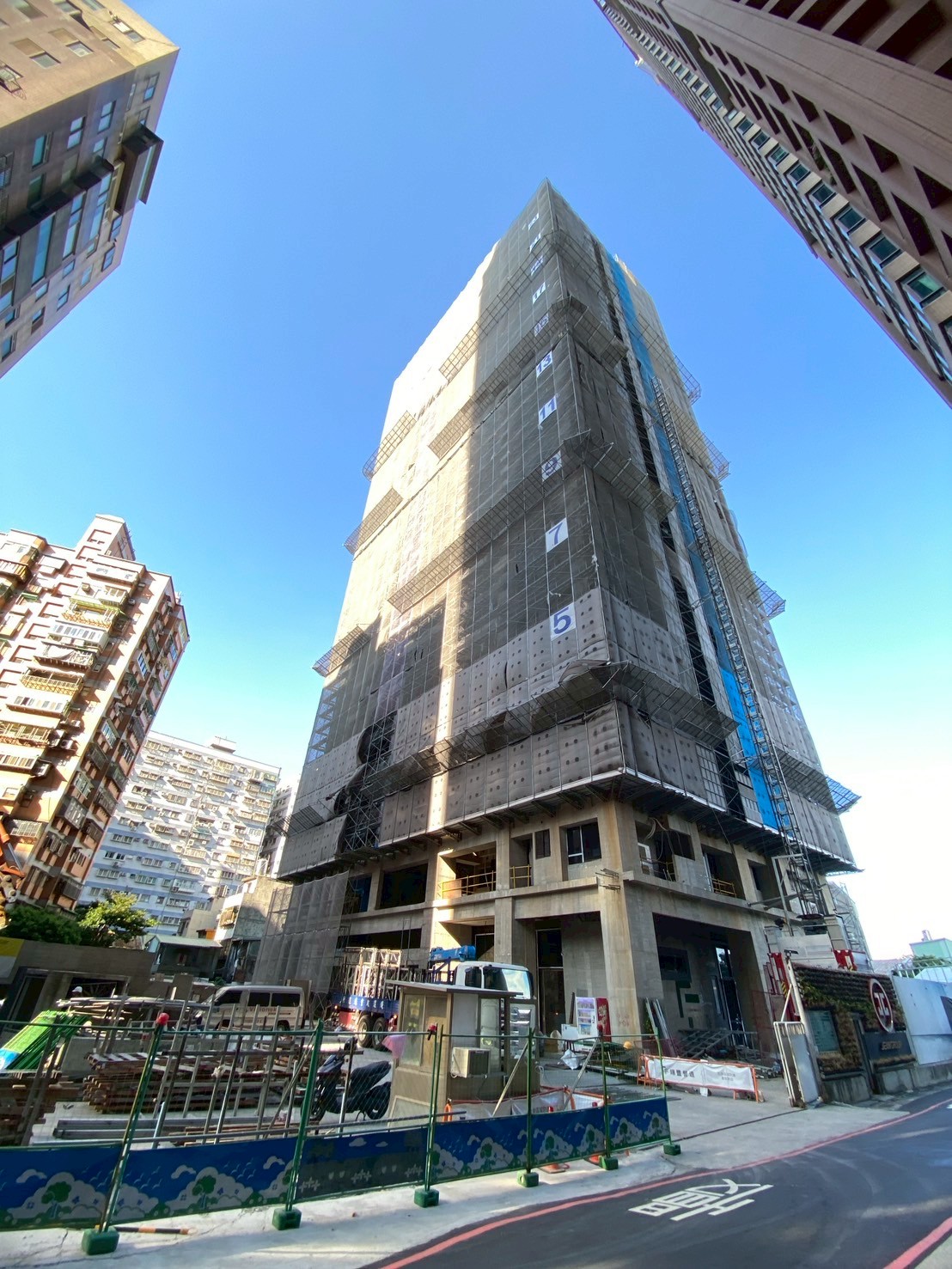 圖說 新北市第三屆「友善建築工地評選活動」得獎名單揭曉，新美齊公司The Top新建工程獲得高層建築組特優獎項。