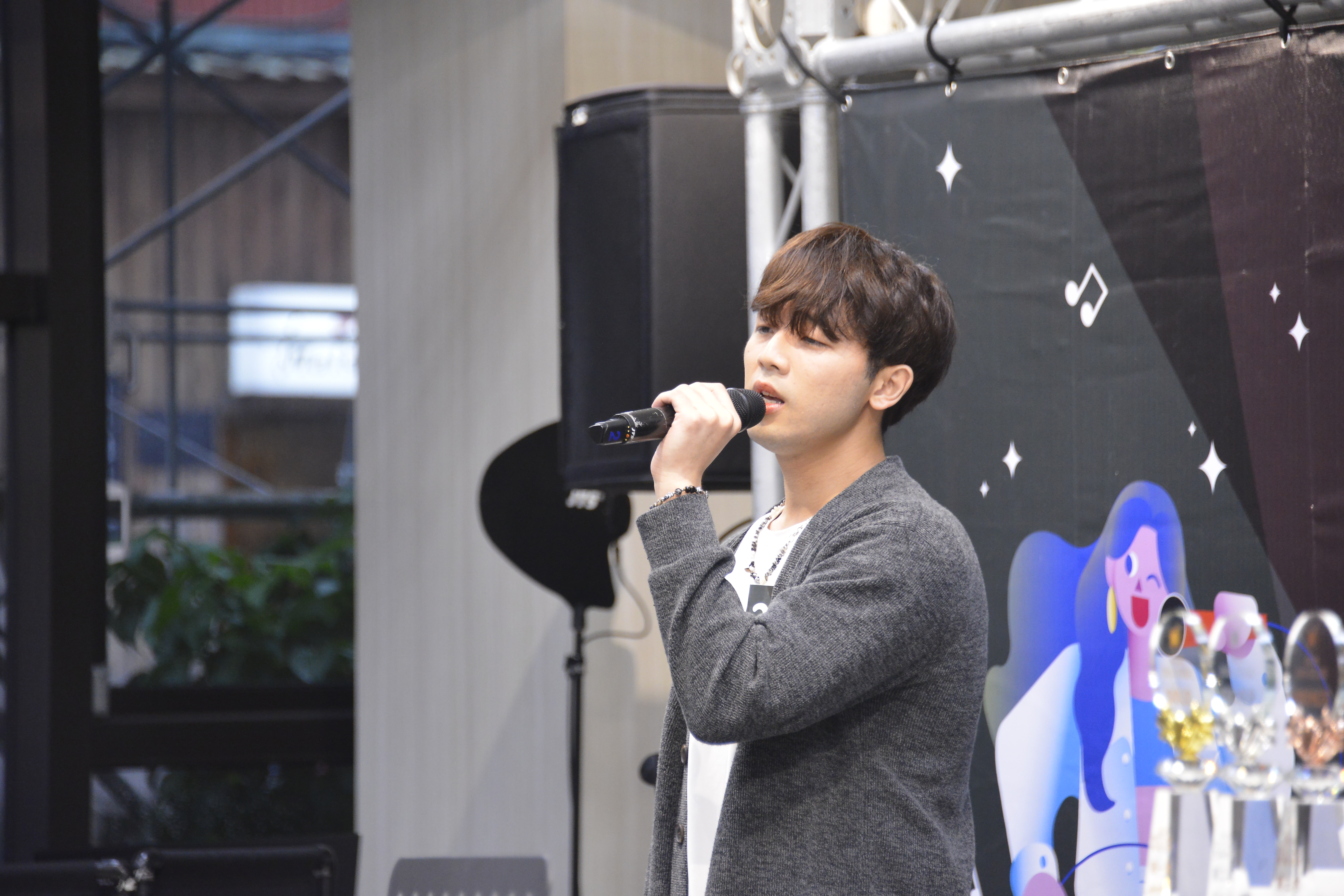 《2025 You Stage 歌唱比賽》第二名由歌聲細膩的林士軒演唱《裹著心的光》榮獲。