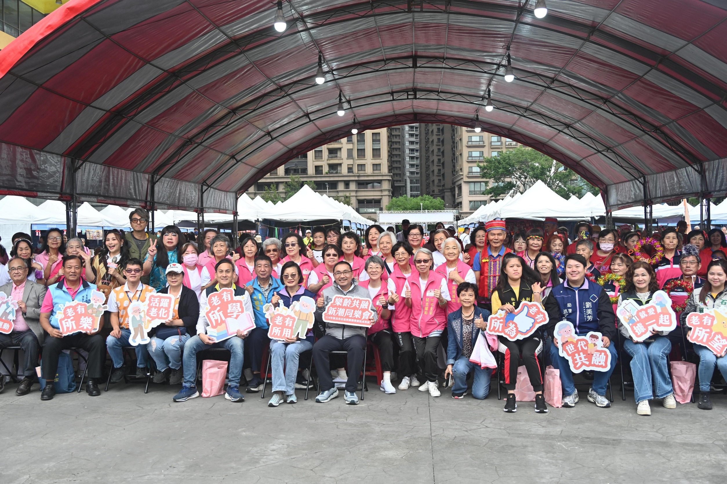 新北市府將持續優化據點建置與課程規劃，讓長輩獲得更完善的陪伴及支持。