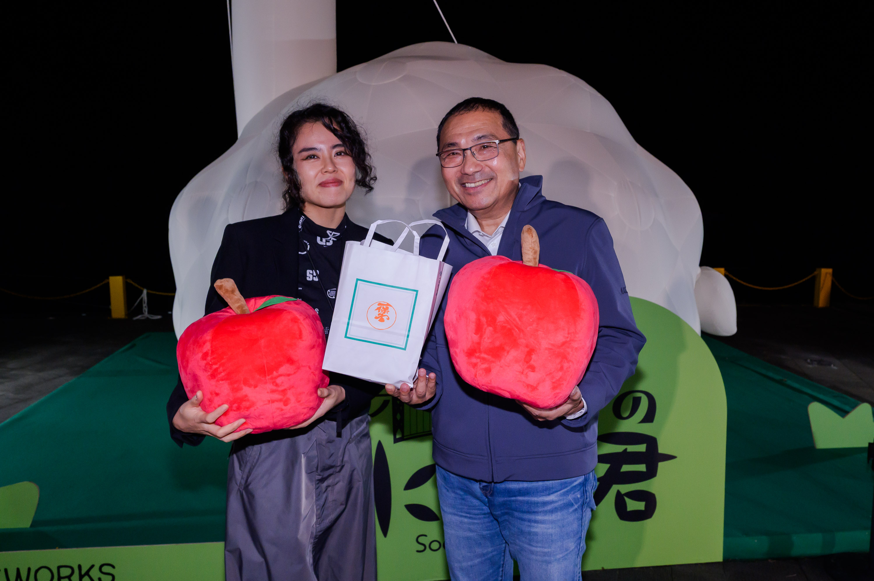  碧潭地景裝置展「呆在碧潭の水豚君」，是超人氣插畫IP首次與臺灣政府單位進行官方合作，並歡慶IP誕生20週年。