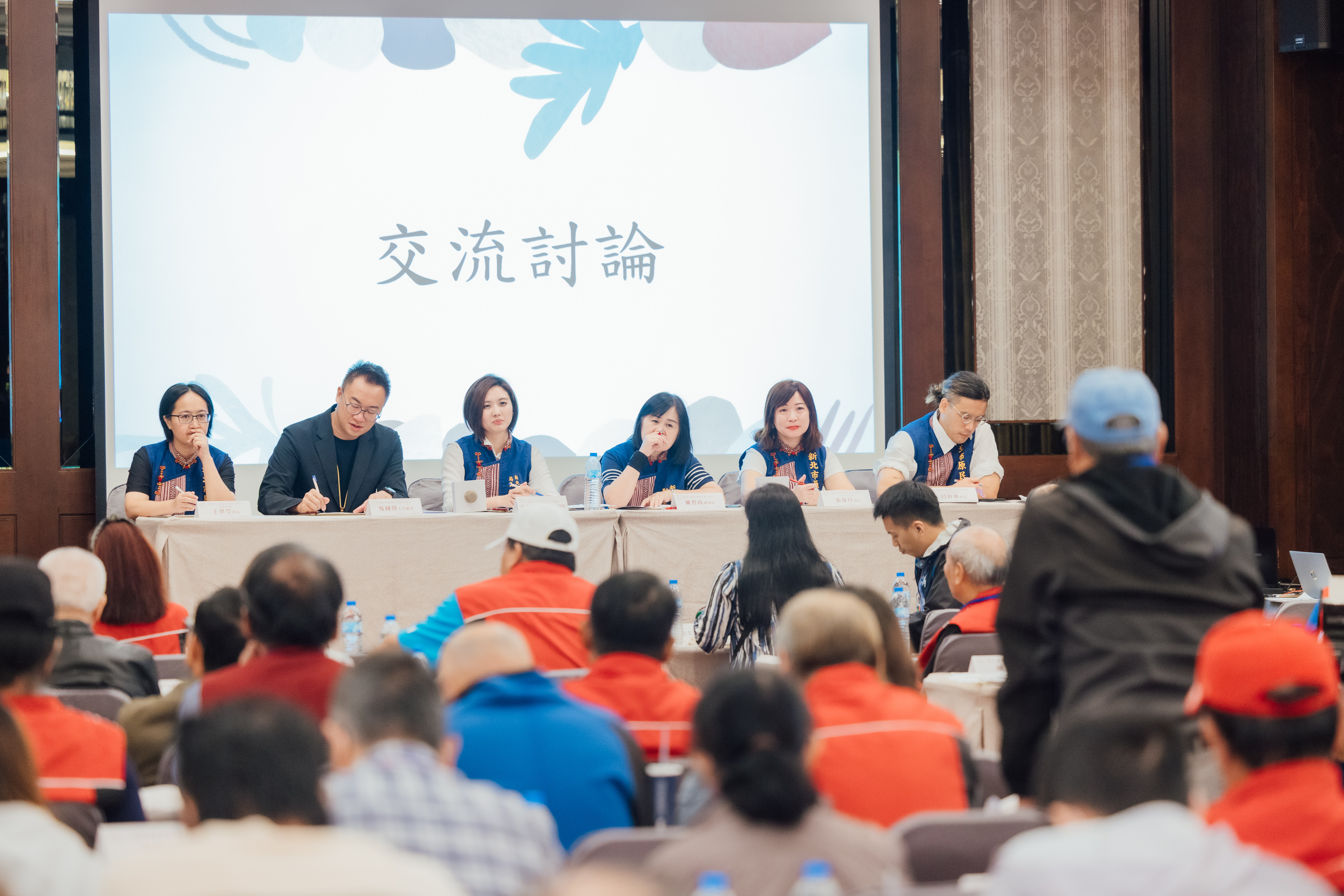 ▲族人於文化會議中踴躍發表意見與討論。(圖／新北市政府原民局提供)