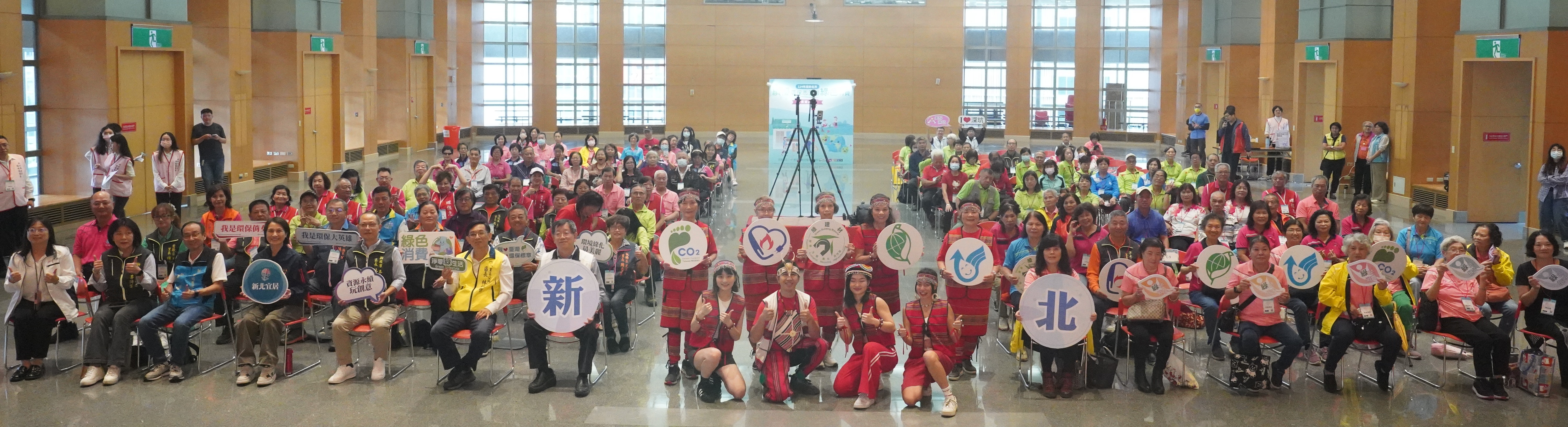 「114年度新北市績優環保志工暨綠色消費表揚典禮」大合照