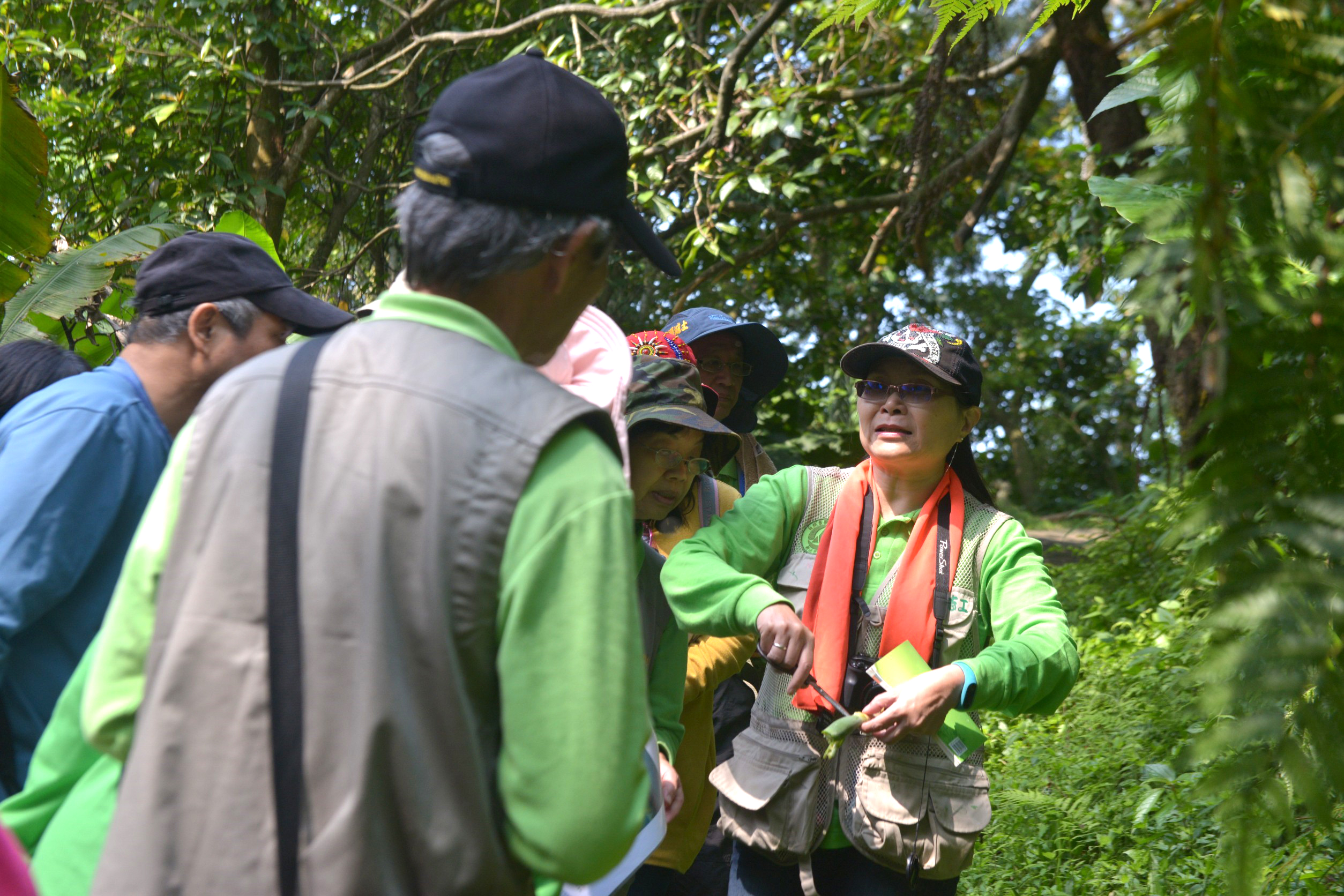 志工夥伴投入生態導覽(新北市土城區自然景觀保護協會)