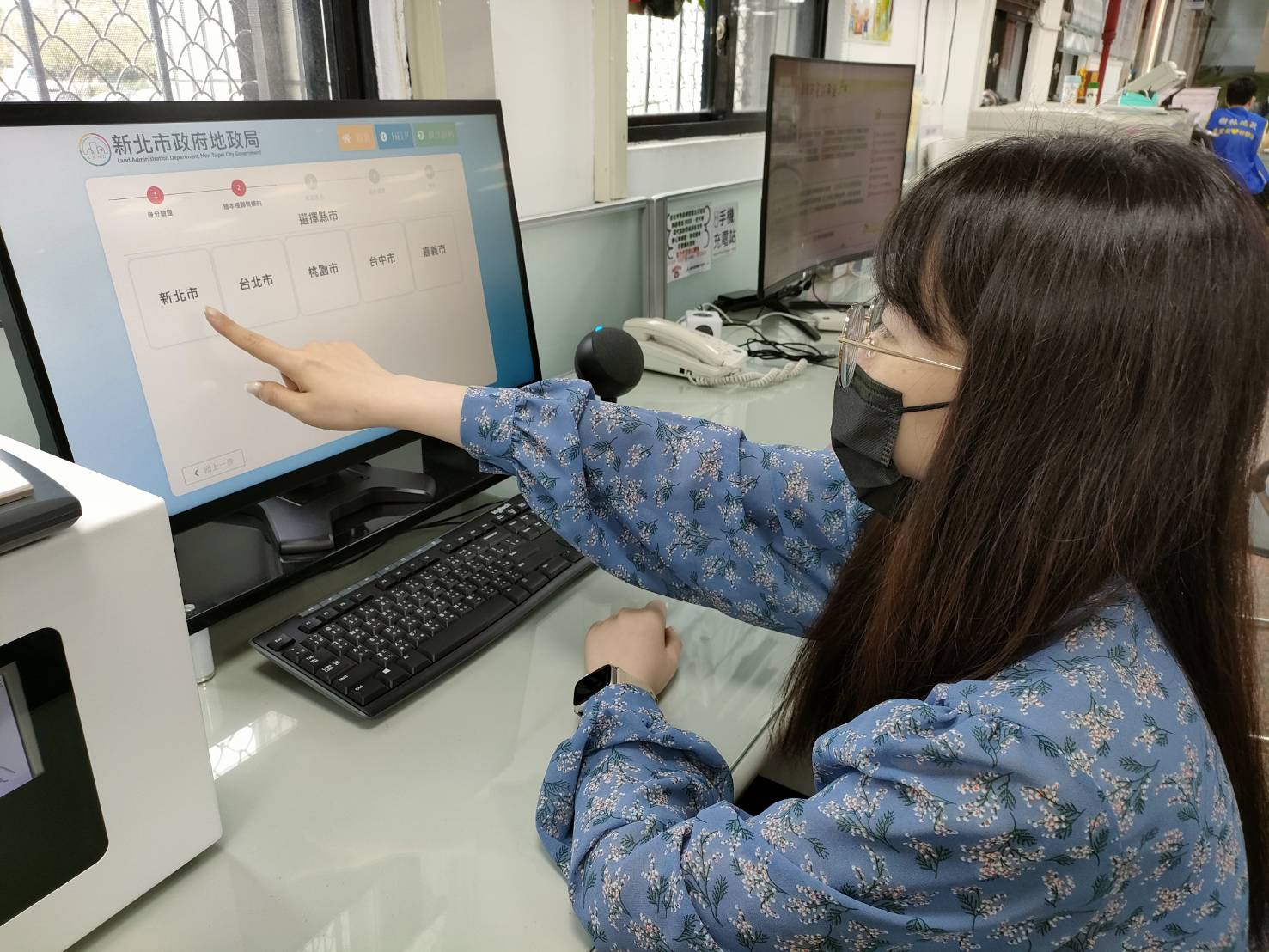 新北各地所已設置自助櫃檯，提供謄本申領服務。(新北地政局提供)