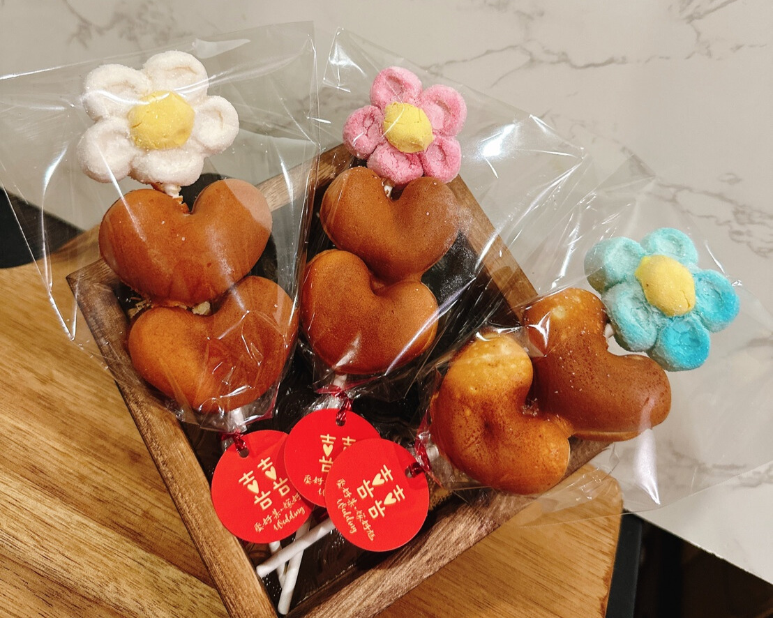 參加「館慶特別版定時導覽」並追蹤黃金博物館粉絲頁，就可換慶生雞蛋糕小花束。