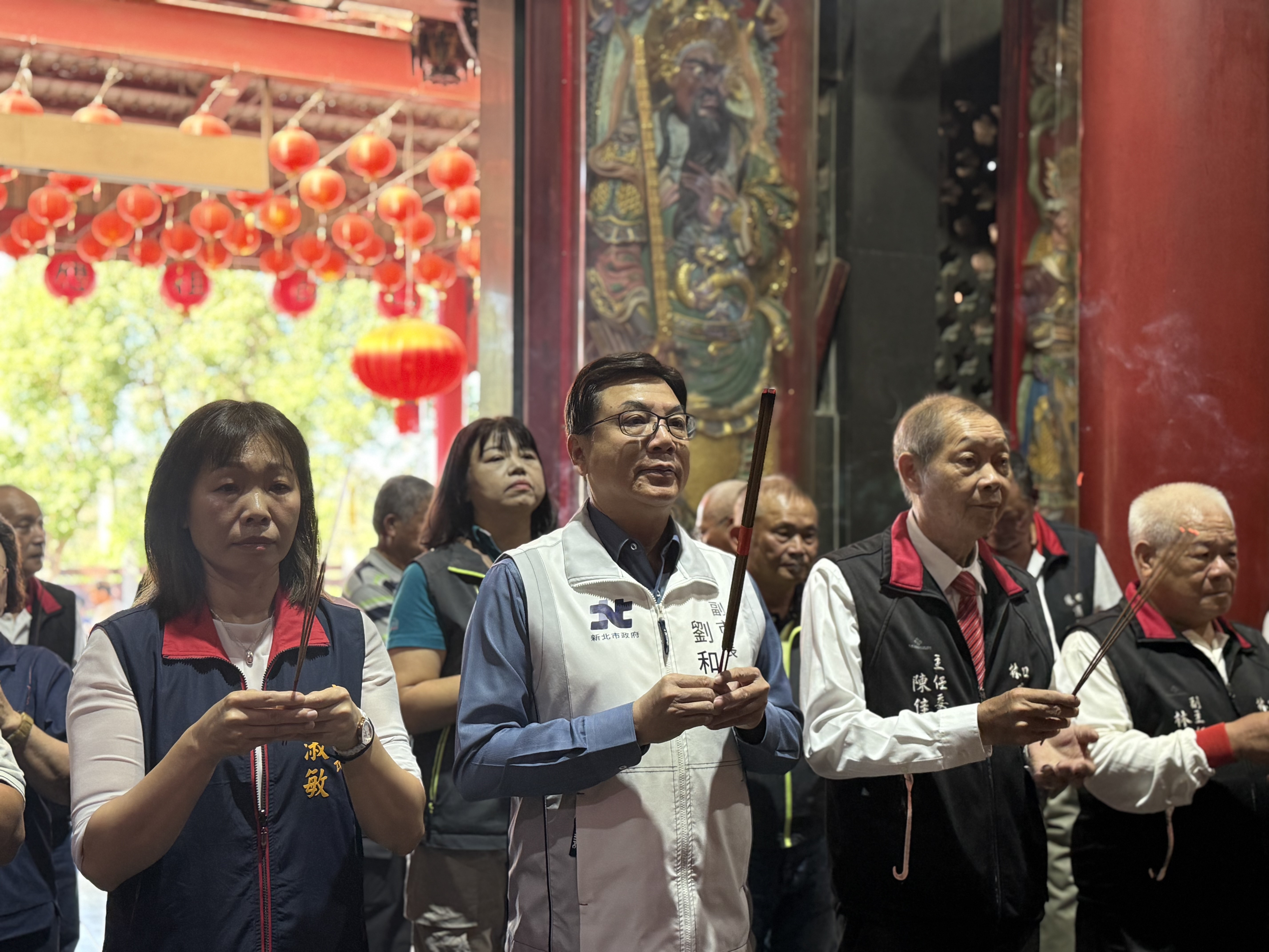 劉和然隨後來到林口頂福巖參拜祈福，恭祝顯應祖師聖誕千秋、香火鼎盛。