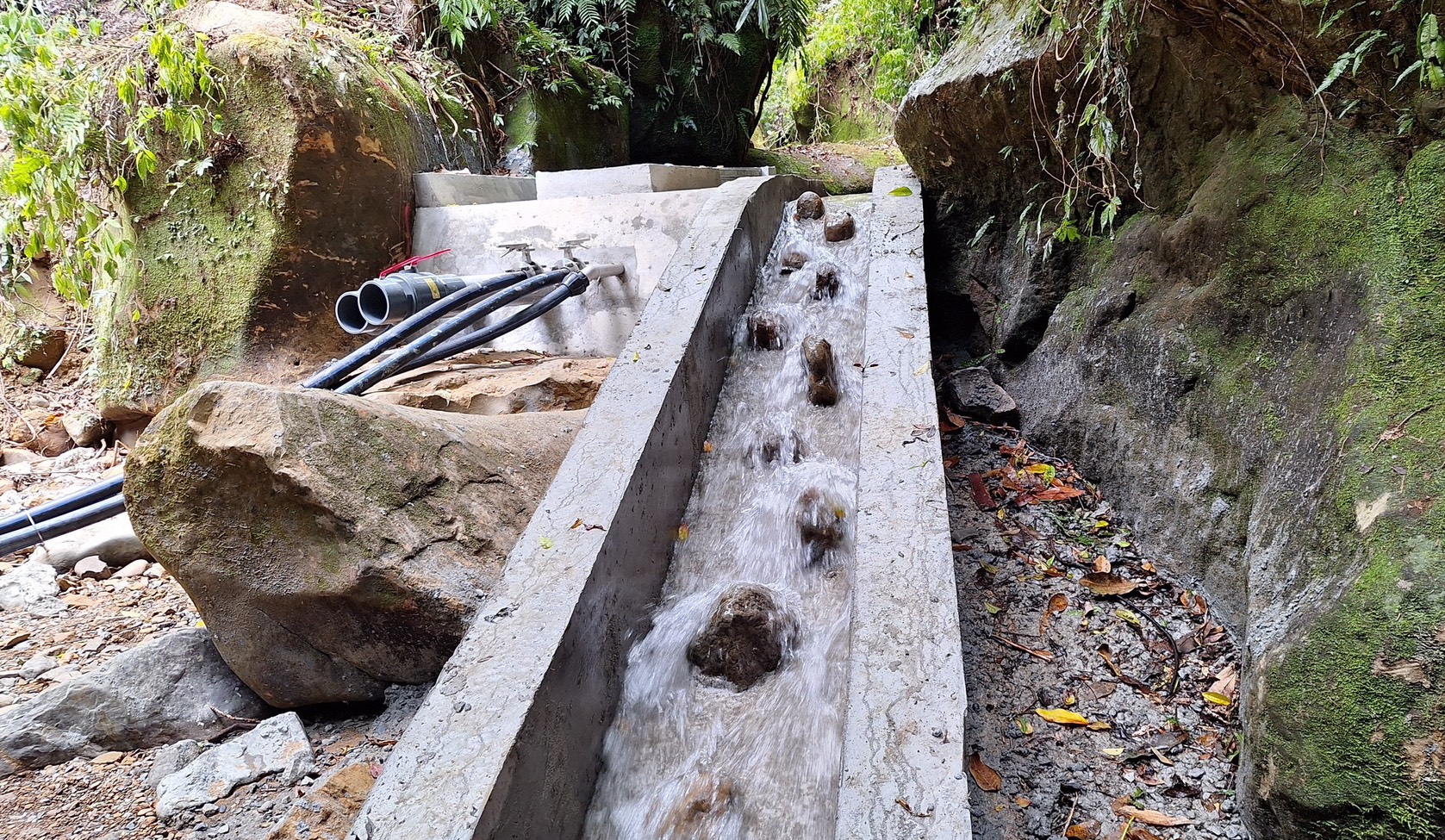 共和里與三貂里新設取水口更增設魚梯，在改善居民用水環境之餘，更維持河道生態平衡