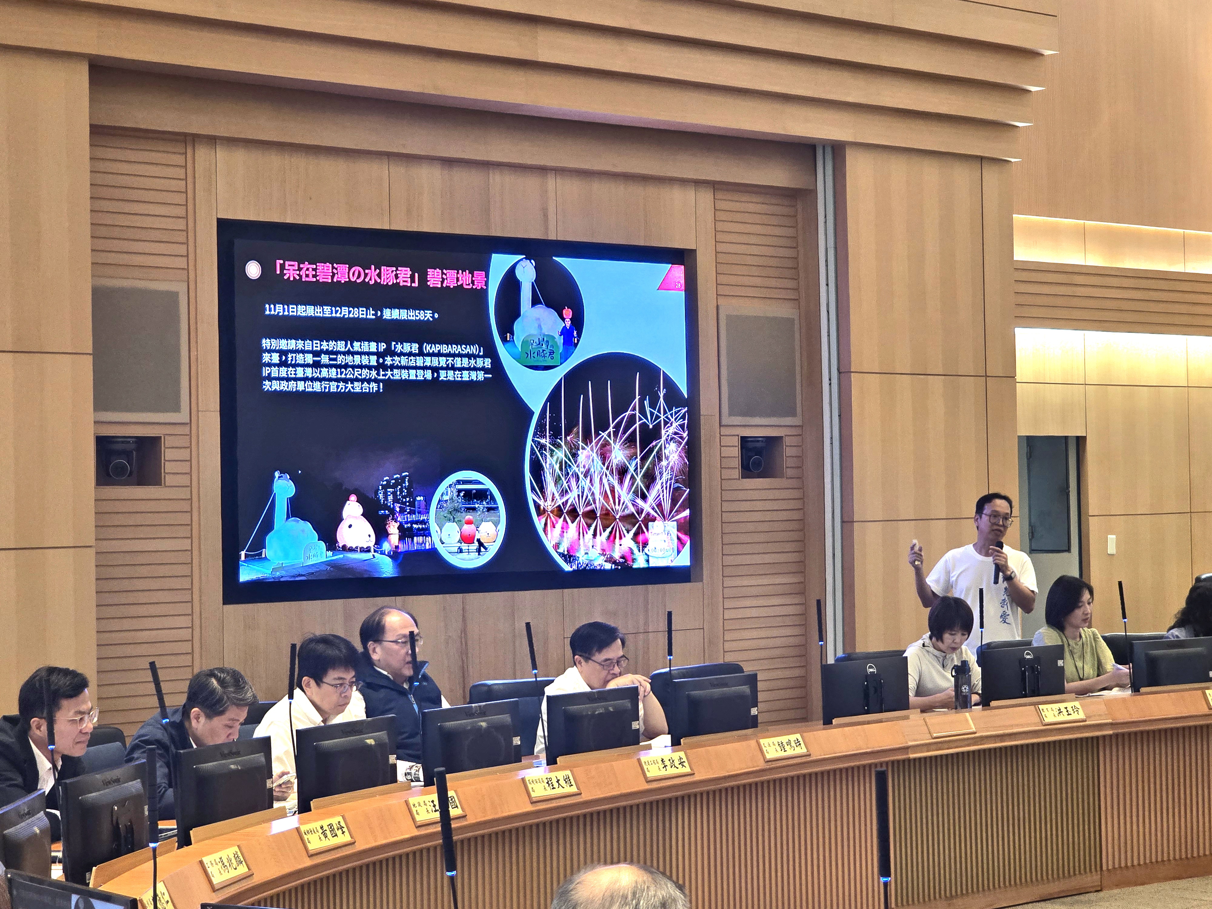 新北市觀光旅遊局今（12）日於市政會議中以「建設新亮點、觀光心串連」為題進行專題報告，說明以重大建設帶動城市觀光的策略方向。