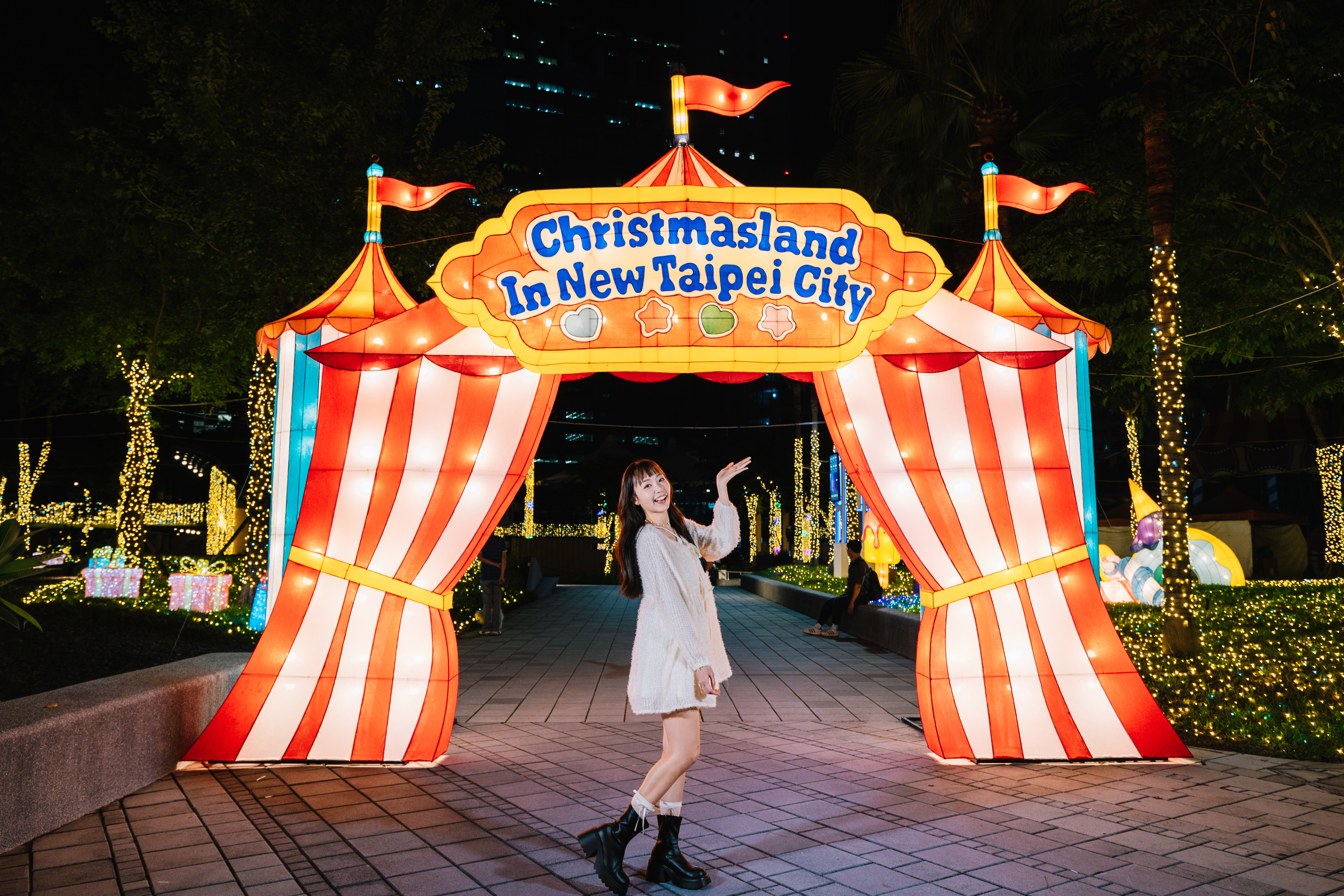  「2025新北歡樂耶誕城」將於11月14日開城，今年以「馬戲嘉年華」為主題，攜手「LINE FRIENDS & LINE FRIENDS minini」打造四大主題燈區，呈現冬季最具國際魅力的城市節慶。