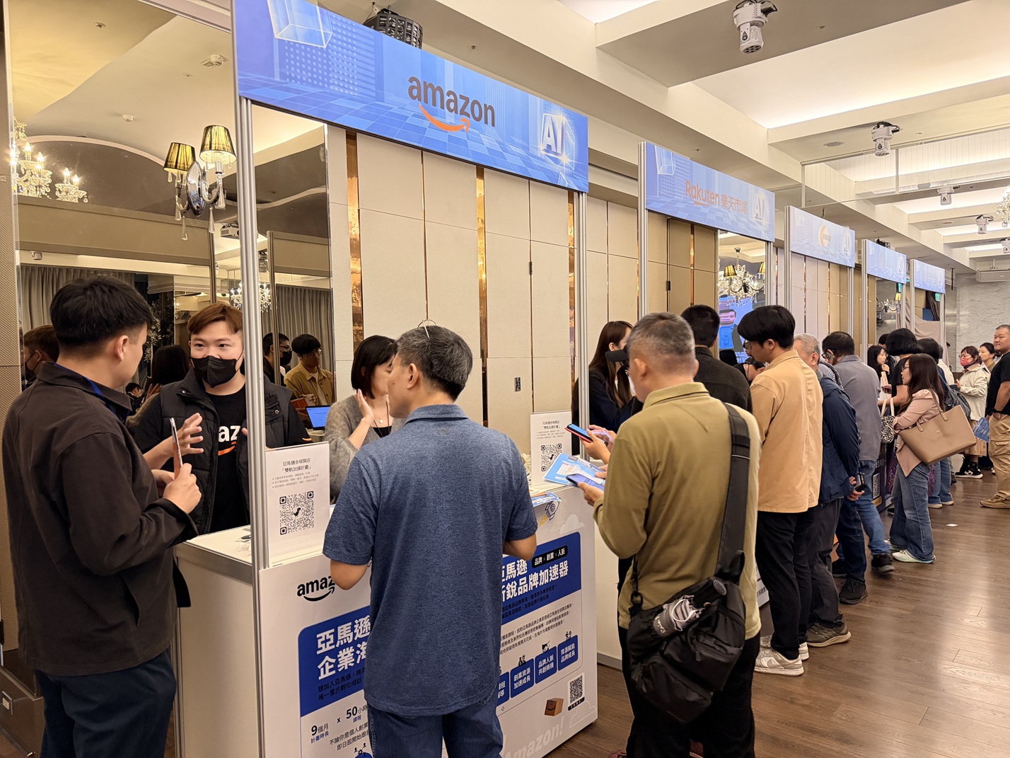 今(114)年新北電商學院提供「電商培訓系列課程」、進階專案輔導」「電商諮詢輔導」及「國際商機媒合會」4大服務，共295家企業及逾1900人次參與