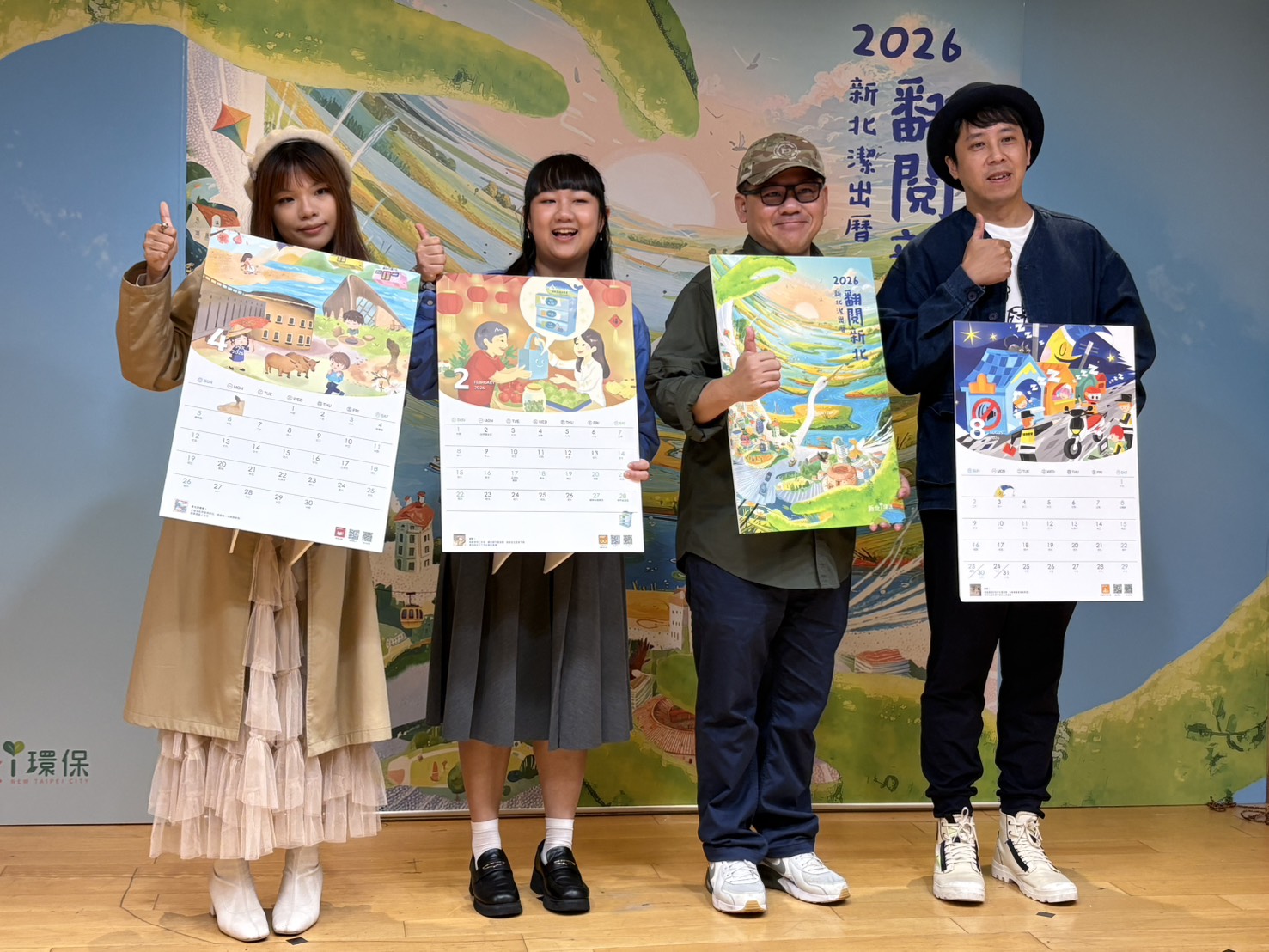 創作插畫家及配樂製作師合影(左至右為4月份插畫家蔡依澐、2月份插畫家BOBO、溫子捷老師、8月份插畫家Mr.FF薯條先生)