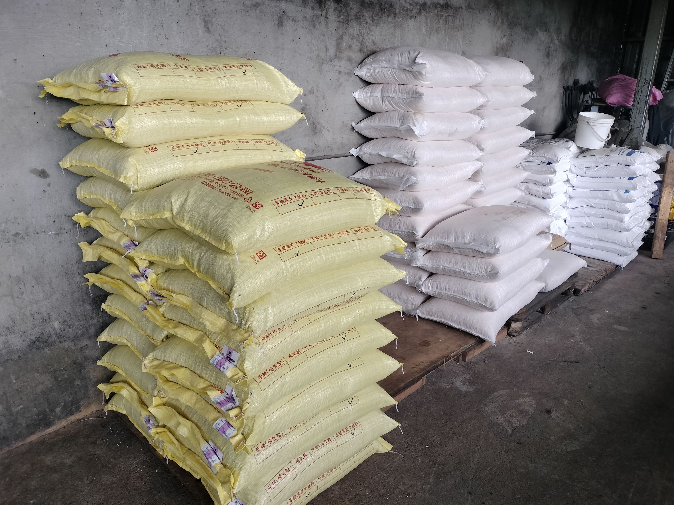 新北市加碼補助因應全國禁運禁宰期間每頭豬之飼料差額補助150元，每頭豬合計可獲補助450元