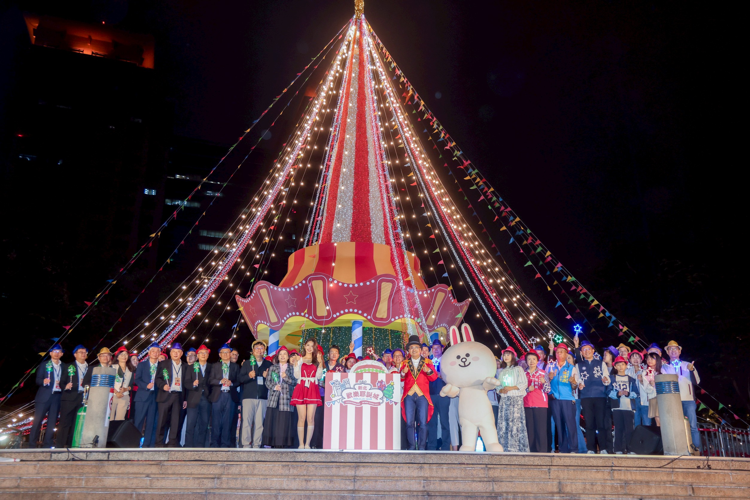 新北歡樂耶誕城規劃多項系列活動，包括巨星耶誕演唱會、德國耶誕市集等節目接力登場，讓開城後的45天，每一天都是最溫馨又熱鬧的耶誕節。