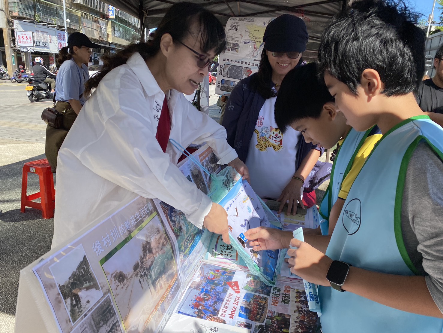 現場精心設置14個主題攤位，成功打造了一場寓教於樂的知識市集