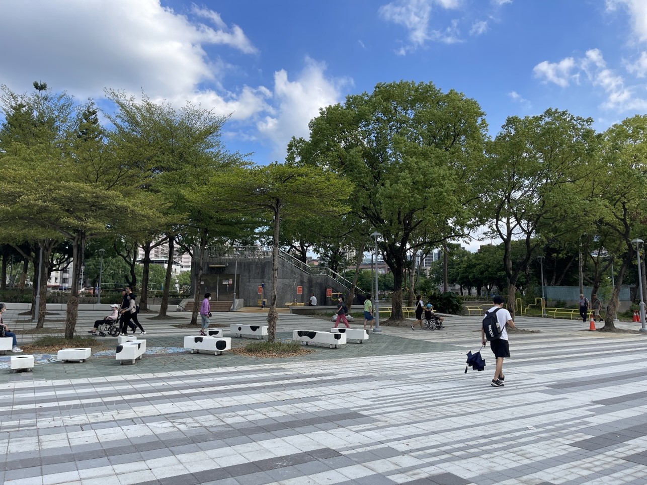 廣場空間已開放部分區域給民眾使。
