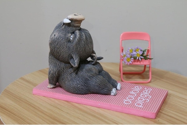 「山林好朋友–向上山豬」公仔融合魯凱文化與再生材質，展現環保共好精神