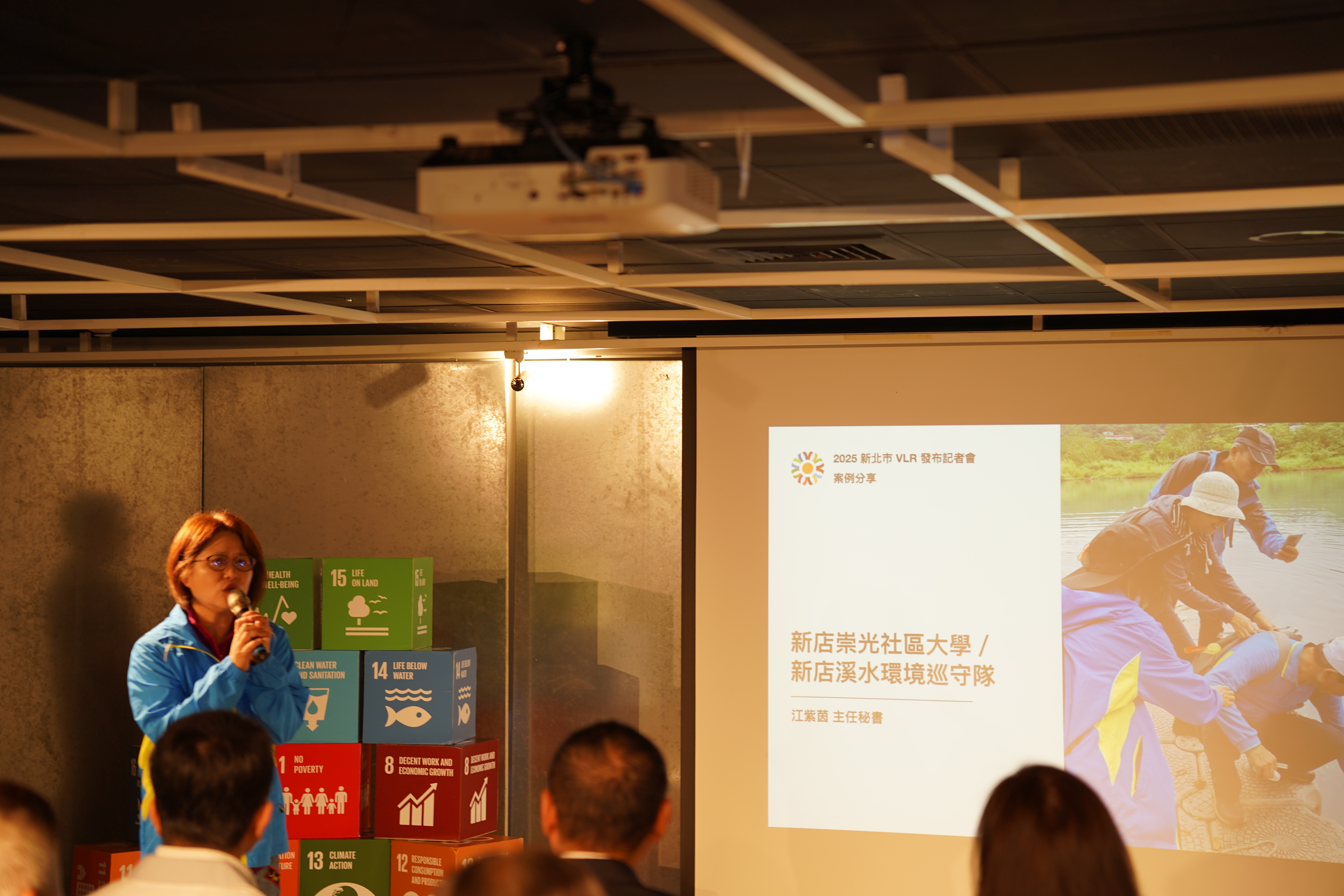 新店溪水環境巡守隊江紫茵主任秘書分享，結合在地居民與志工長期守護新店溪，共同推動河川巡檢與環境教育，重現河川之美